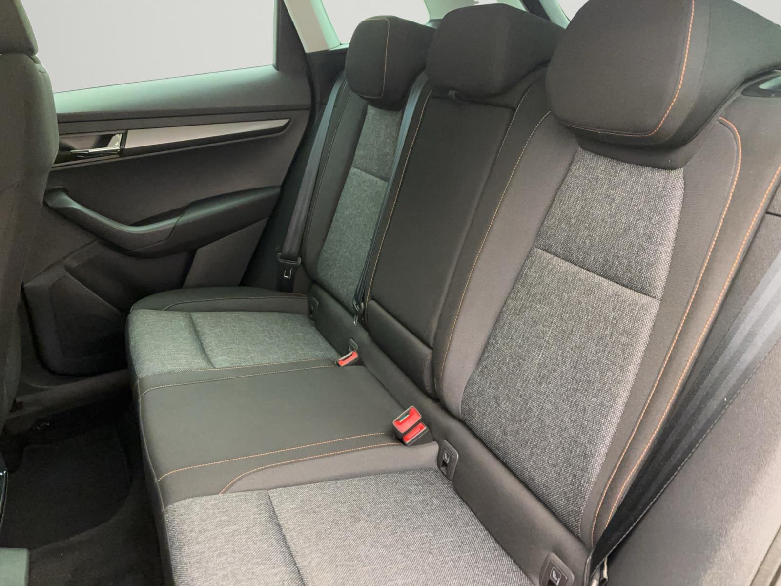 Skoda Karoq 2.0 TDI DSG Clever Pano PDC Kamera LED Navi SmartLink