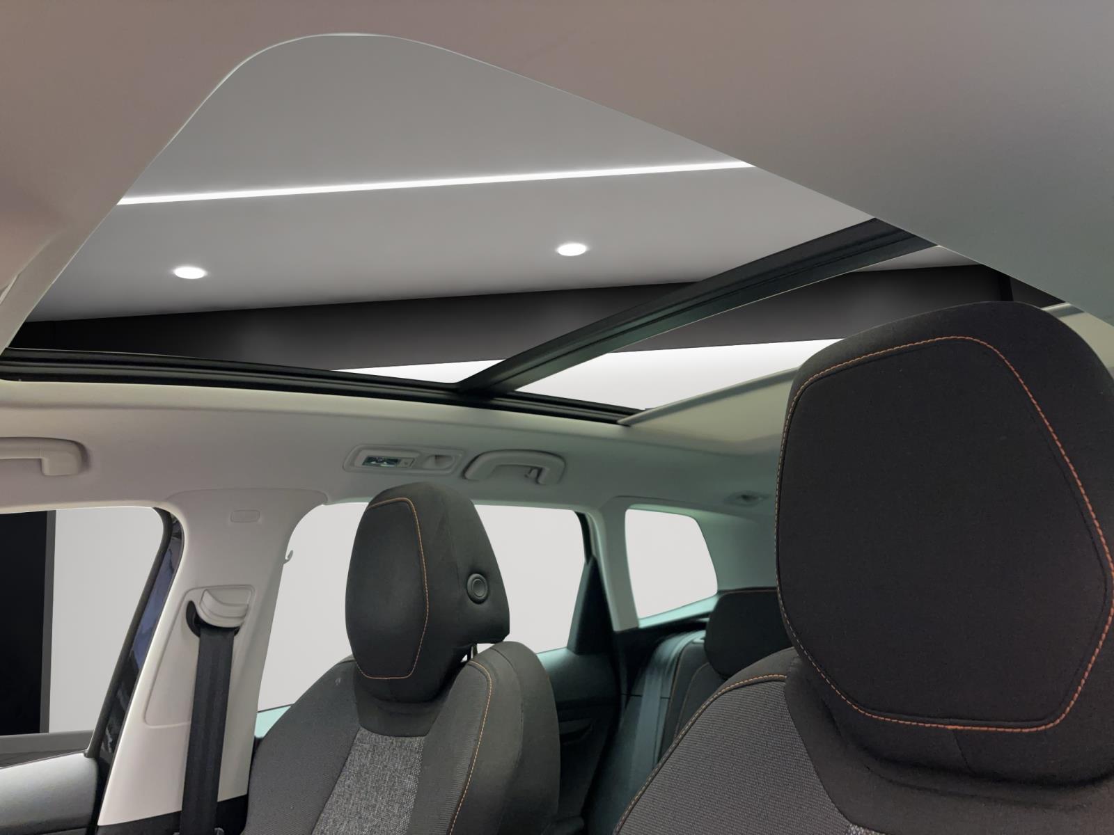 Skoda Karoq 2.0 TDI DSG Clever Pano PDC Kamera LED Navi SmartLink