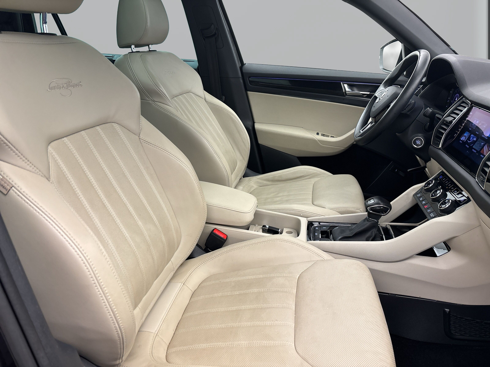 Skoda Kodiaq 2.0 TDI DSG L&K 4x4 Standhzg Pano AHK ACC AreaView LED