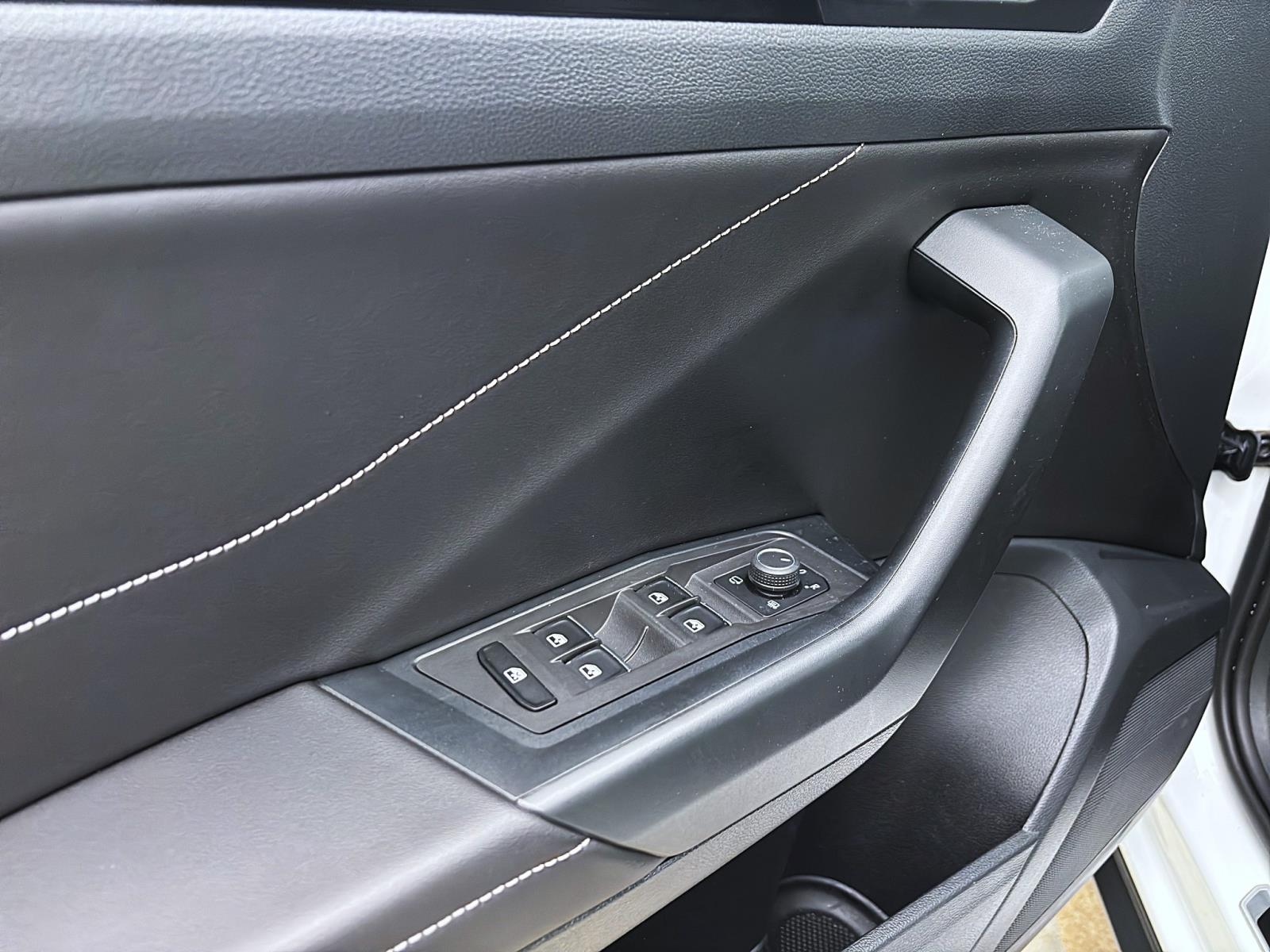 Volkswagen T-Roc 2.0 TDI DSG R-Line Navi AHK LED+ RearView ACC