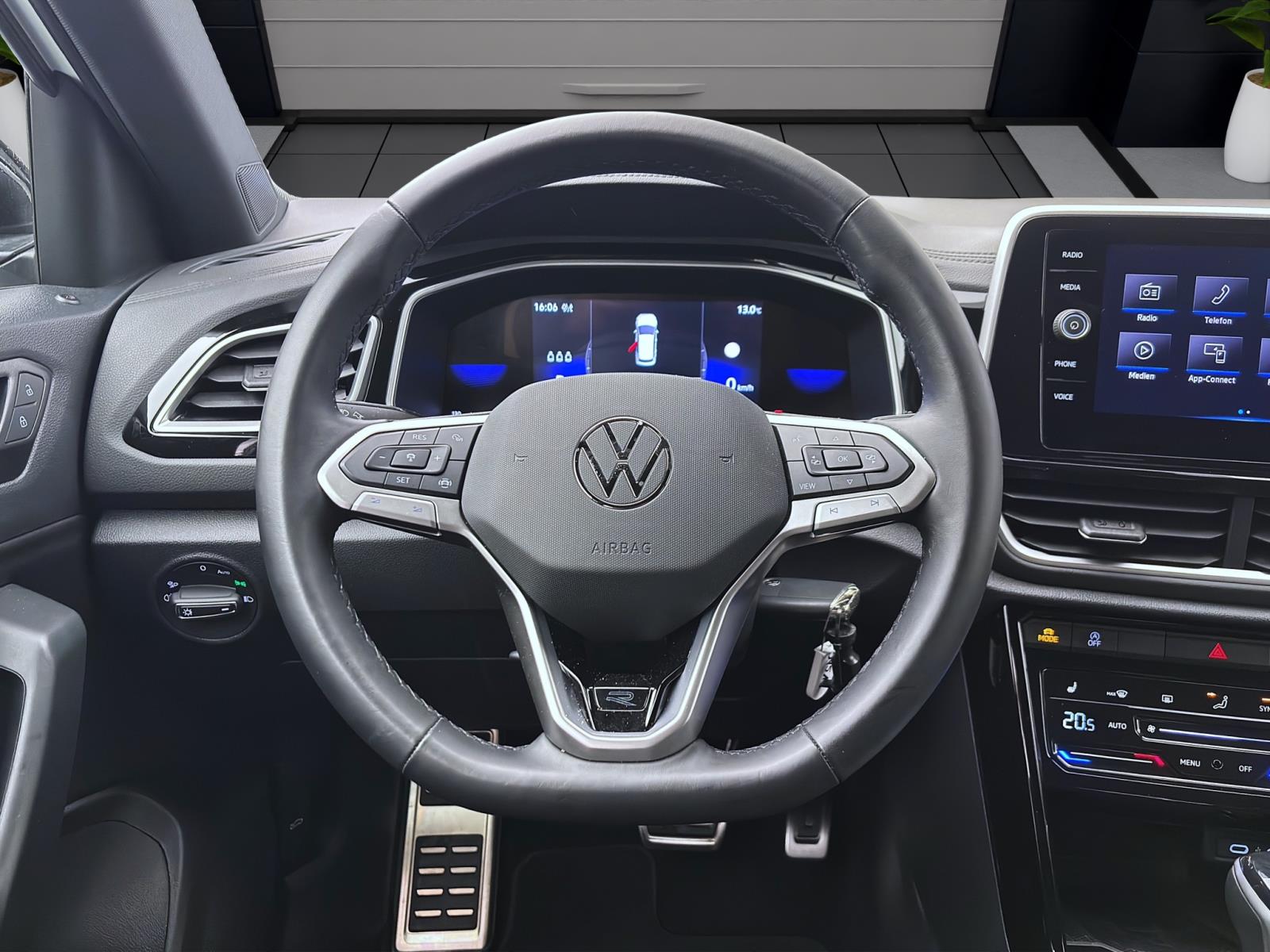 Volkswagen T-Roc 2.0 TDI DSG R-Line Navi AHK LED+ RearView ACC