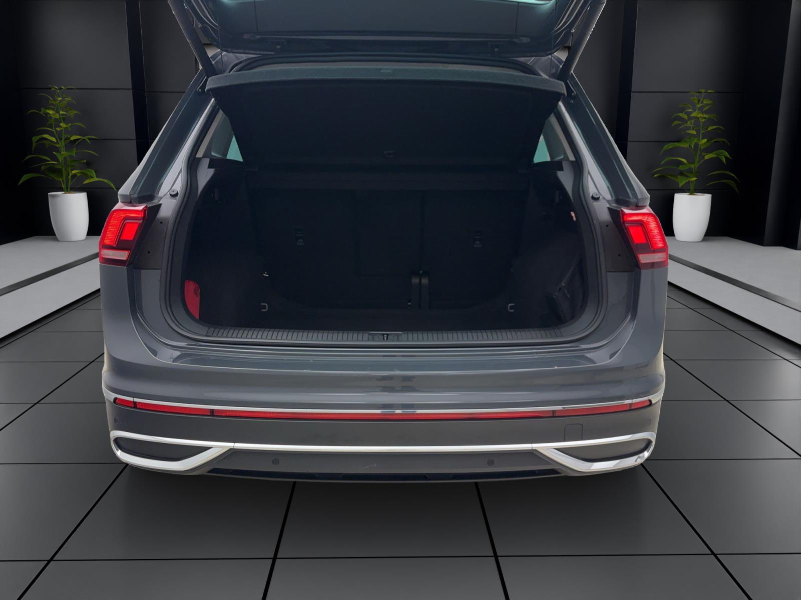 Volkswagen Tiguan 1.5 TSI DSG Elegance ACC PDC LED Navi AppConnect Sport