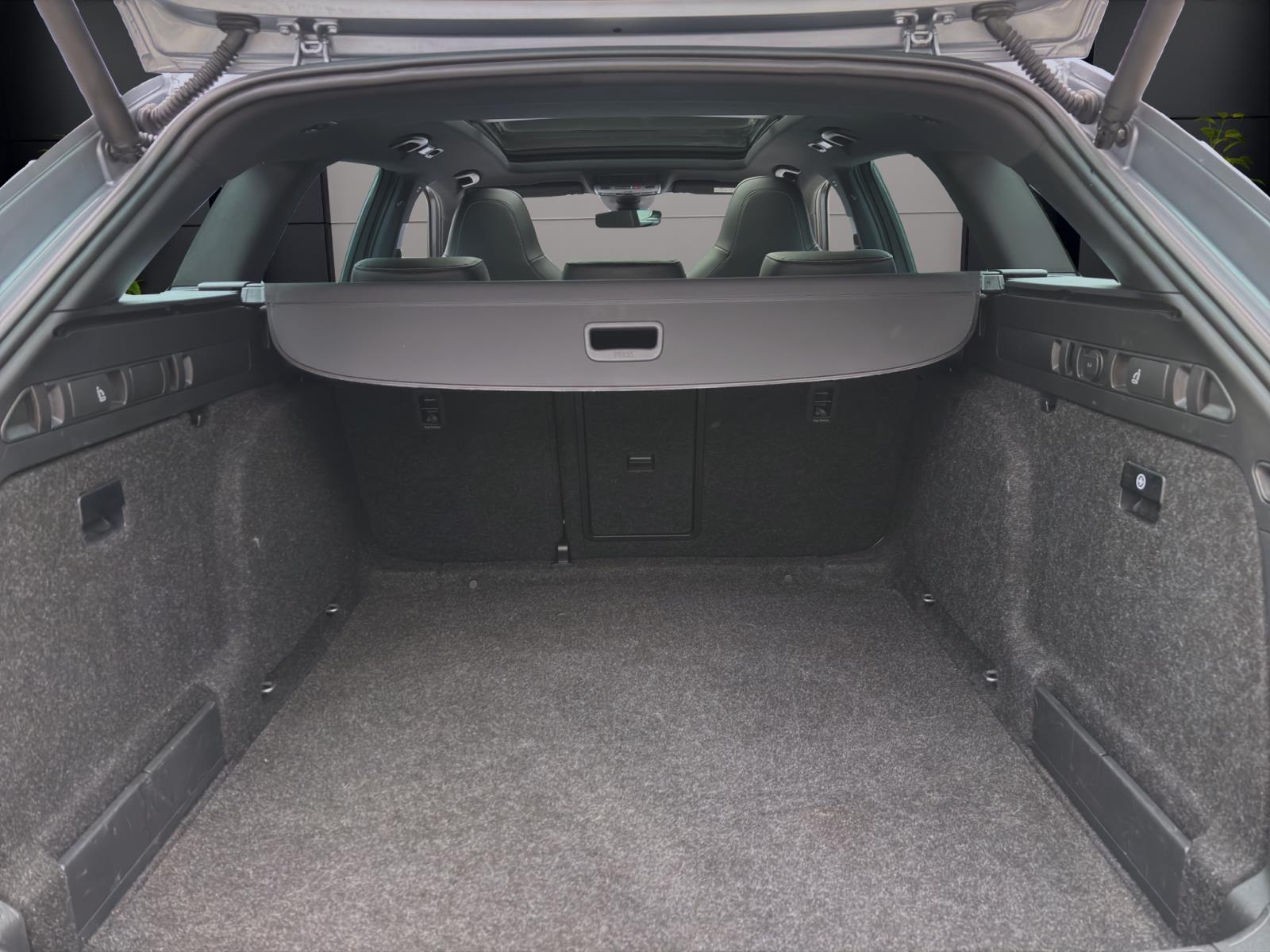 Skoda Superb Combi 2.0 TDI DSG Sportline Maxi Pano AHK Navi Sitzhzg