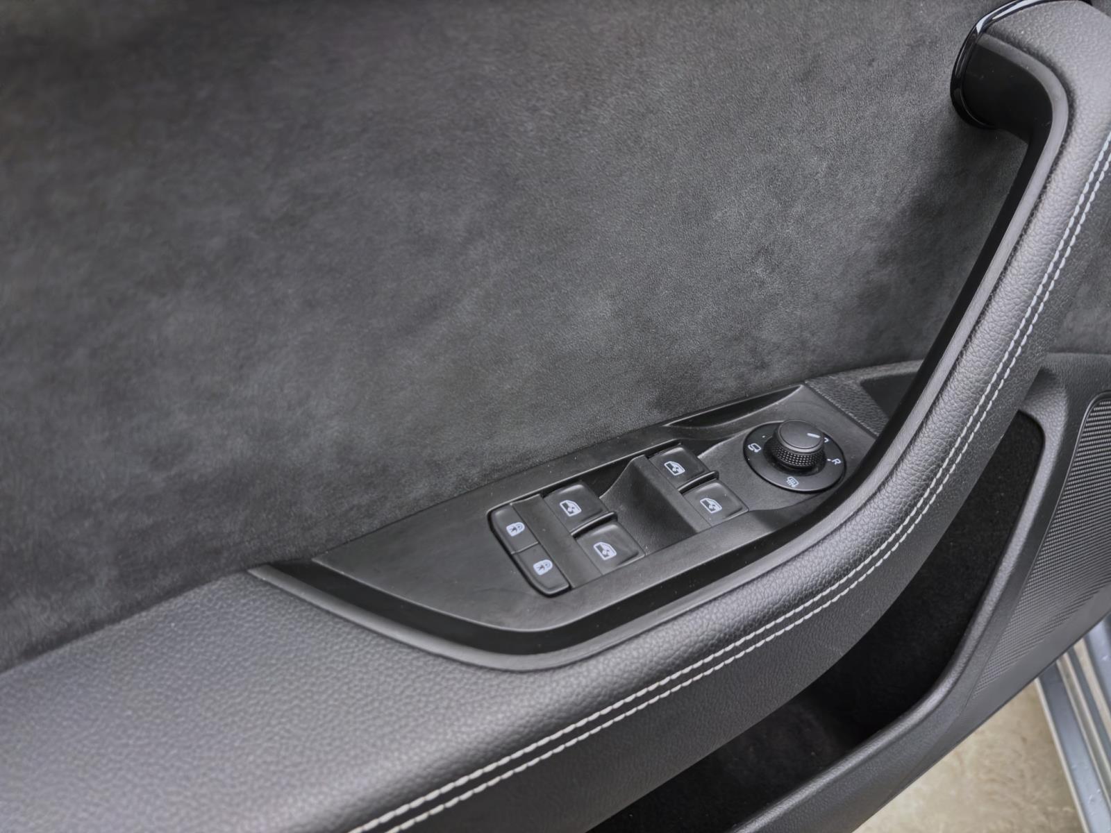 Skoda Superb Combi 2.0 TDI DSG Sportline Maxi Pano AHK Navi Sitzhzg