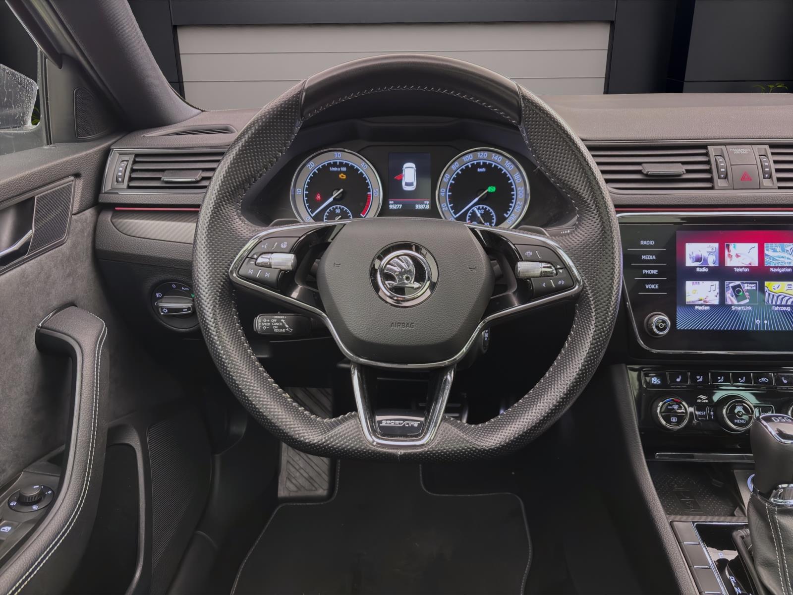 Skoda Superb Combi 2.0 TDI DSG Sportline Maxi Pano AHK Navi Sitzhzg