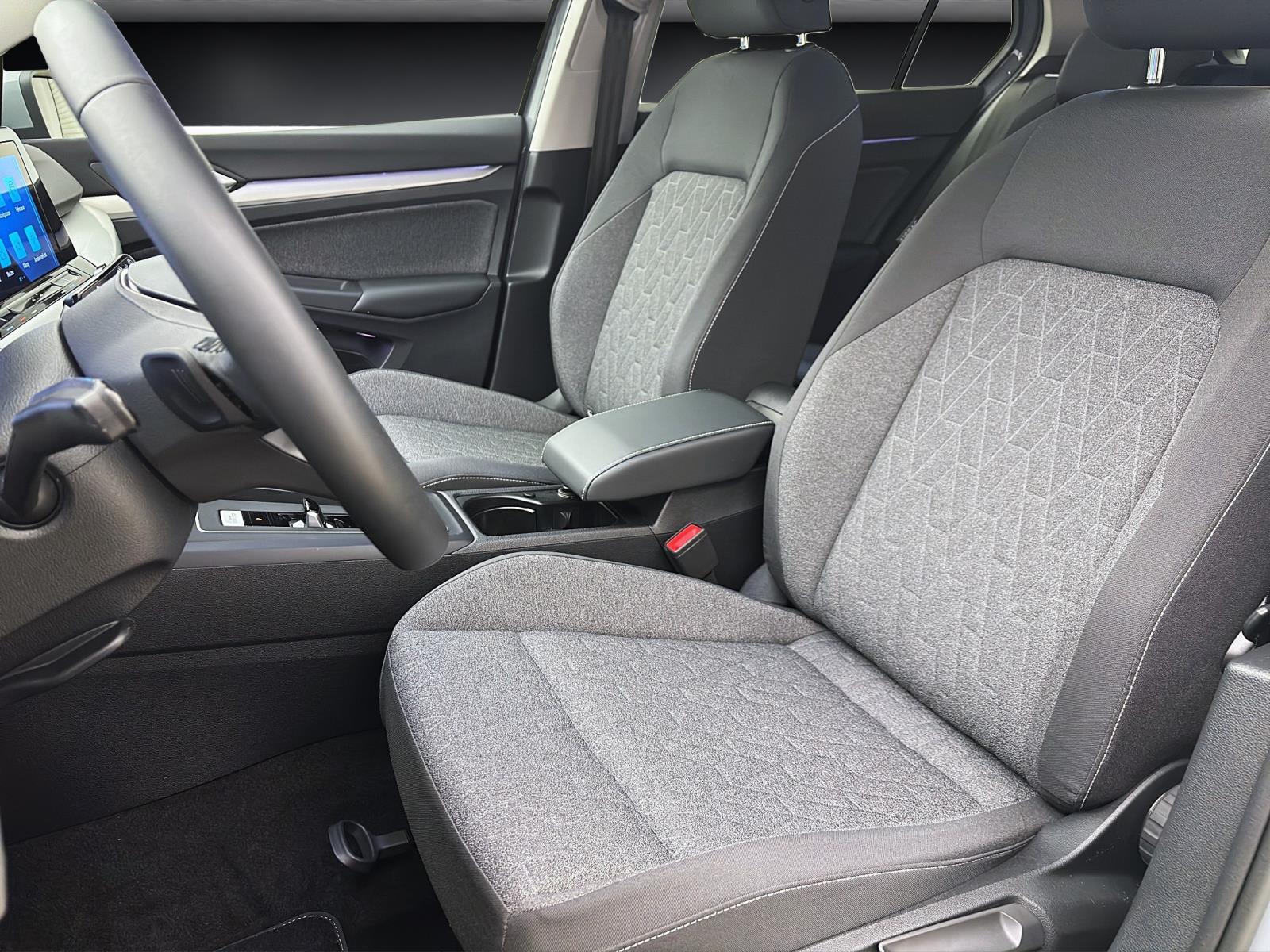 Volkswagen Golf 8 2.0 TDI DSG Move ACC AHK PDC LED Kamera Navi AppConnect