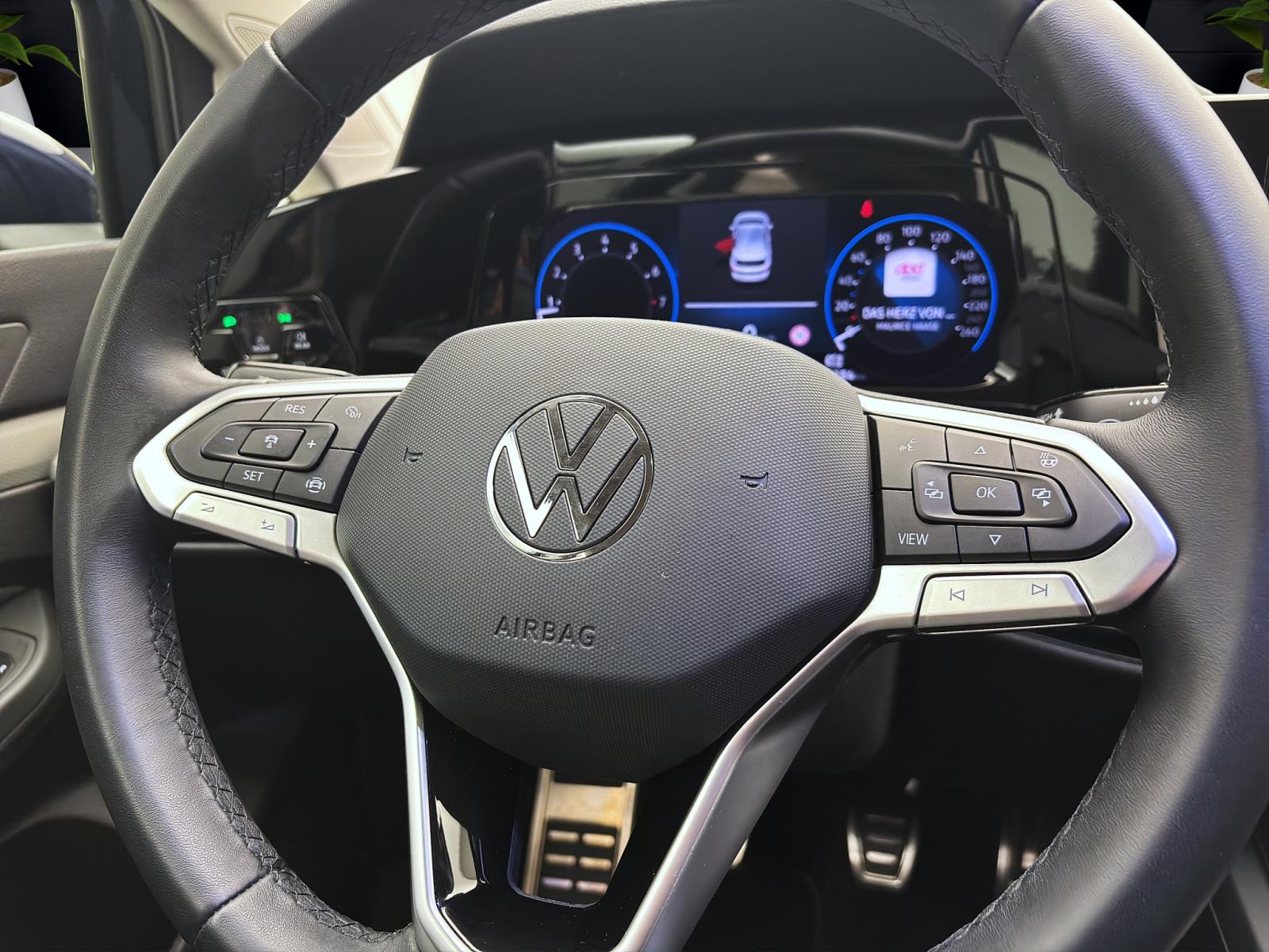 Volkswagen Golf 1.5 TSI LIFE NAVI ACC PDC LED SITZHZG