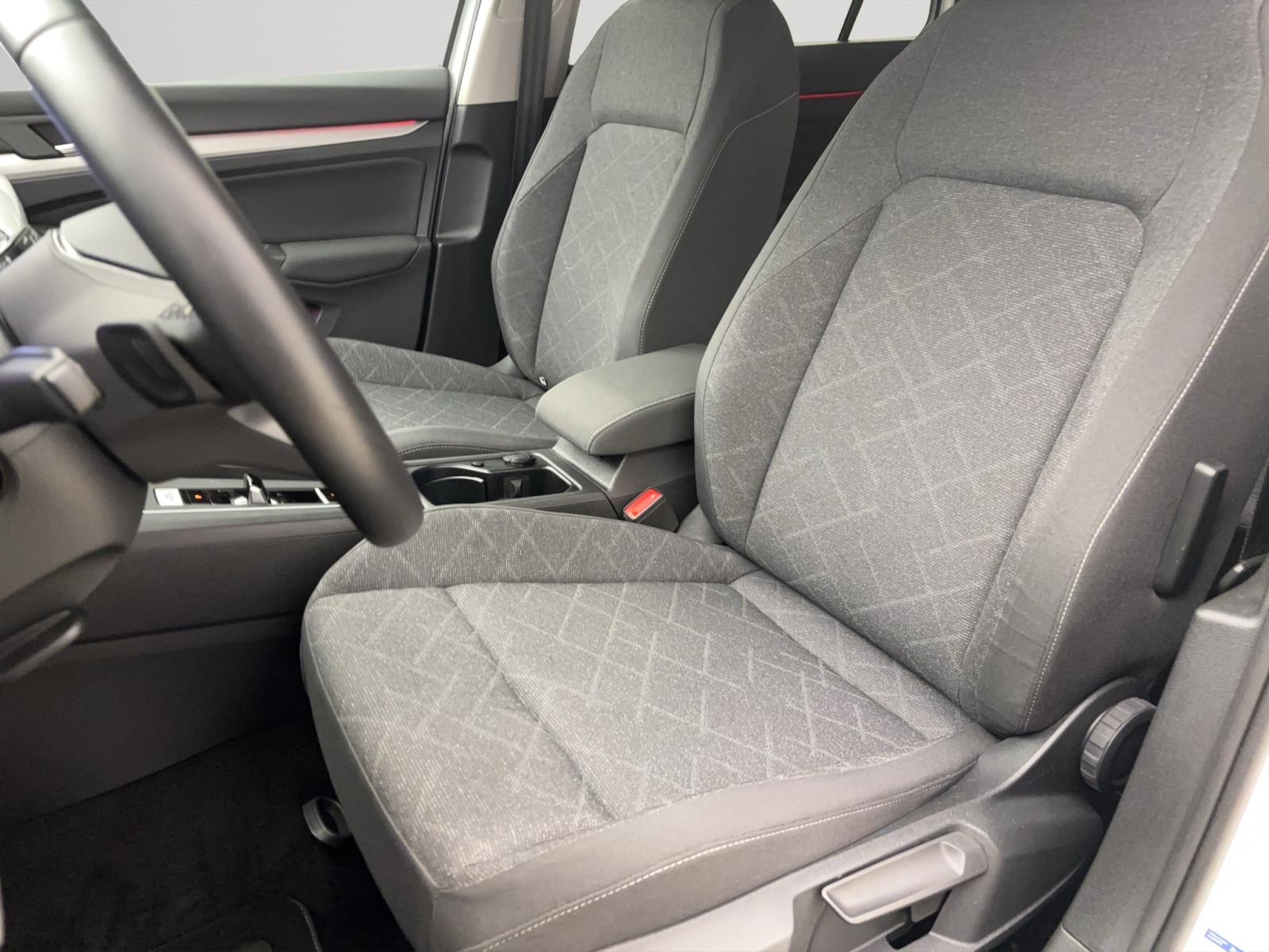 Volkswagen Golf Variant 8 2.0 TDI DSG Life AHK PDC Kamera LED Navi AppConnect