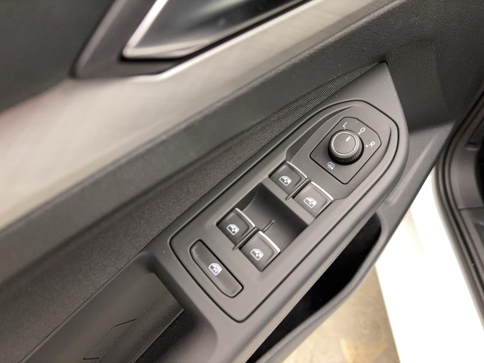 Volkswagen Golf Variant 8 2.0 TDI DSG Life AHK PDC Kamera LED Navi AppConnect