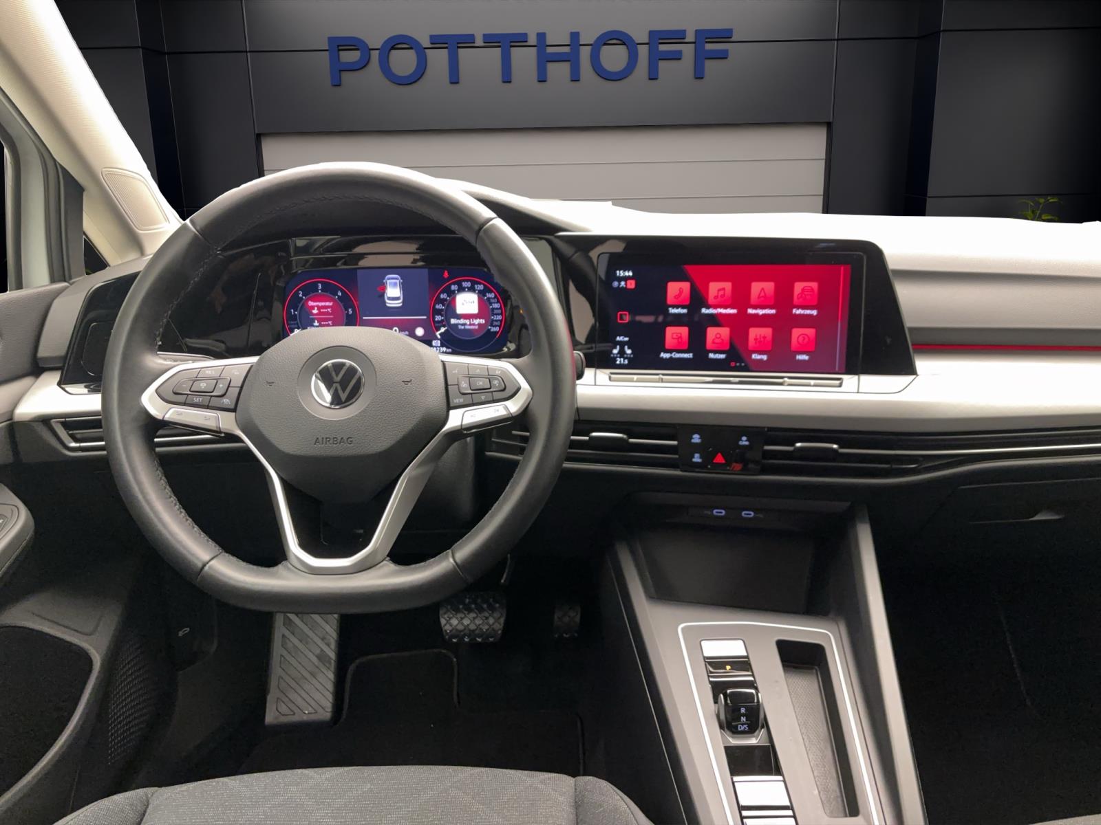 Volkswagen Golf Variant 8 2.0 TDI DSG Life AHK PDC Kamera LED Navi AppConnect