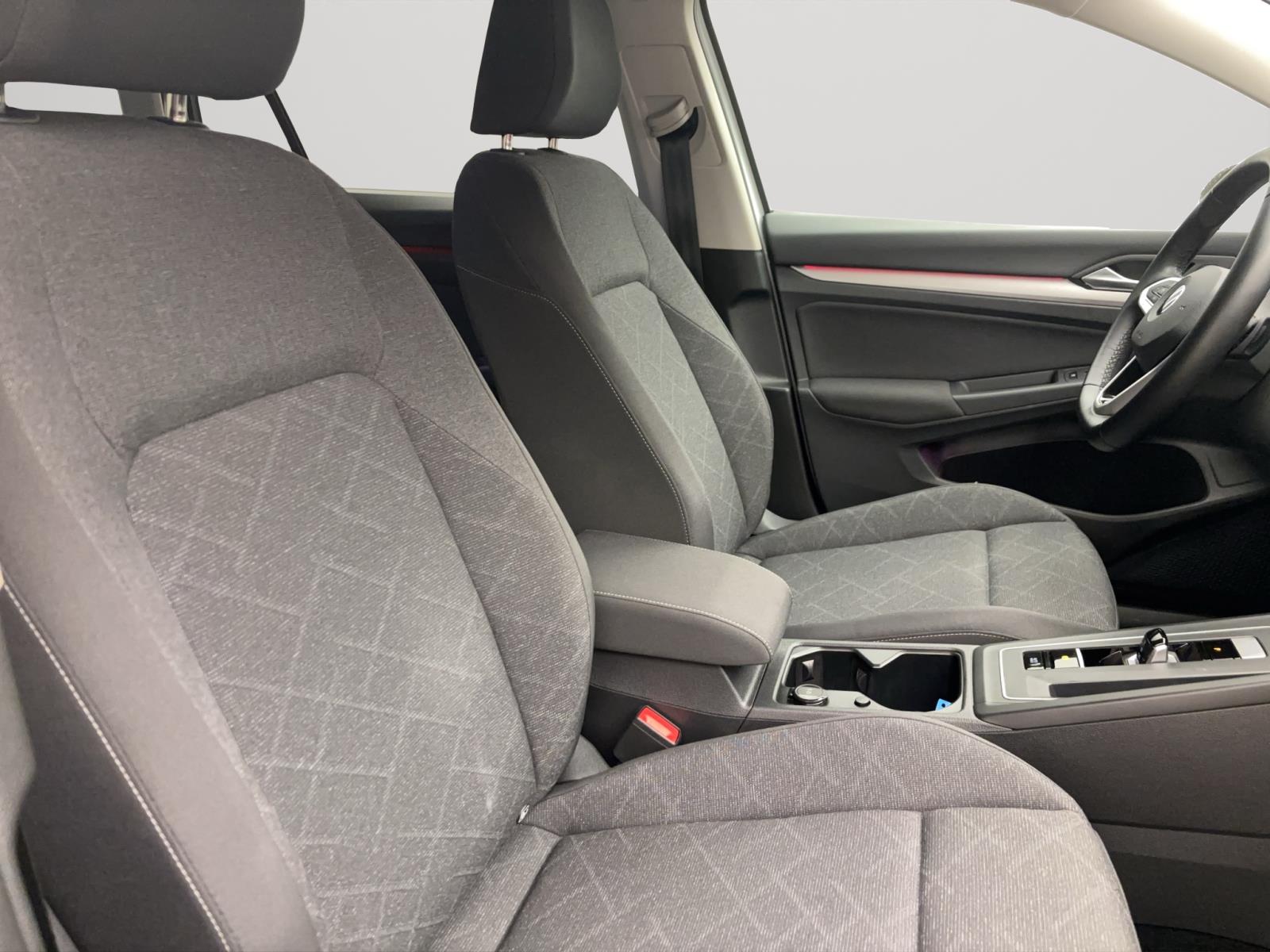 Volkswagen Golf Variant 8 2.0 TDI DSG Life AHK PDC Kamera LED Navi AppConnect