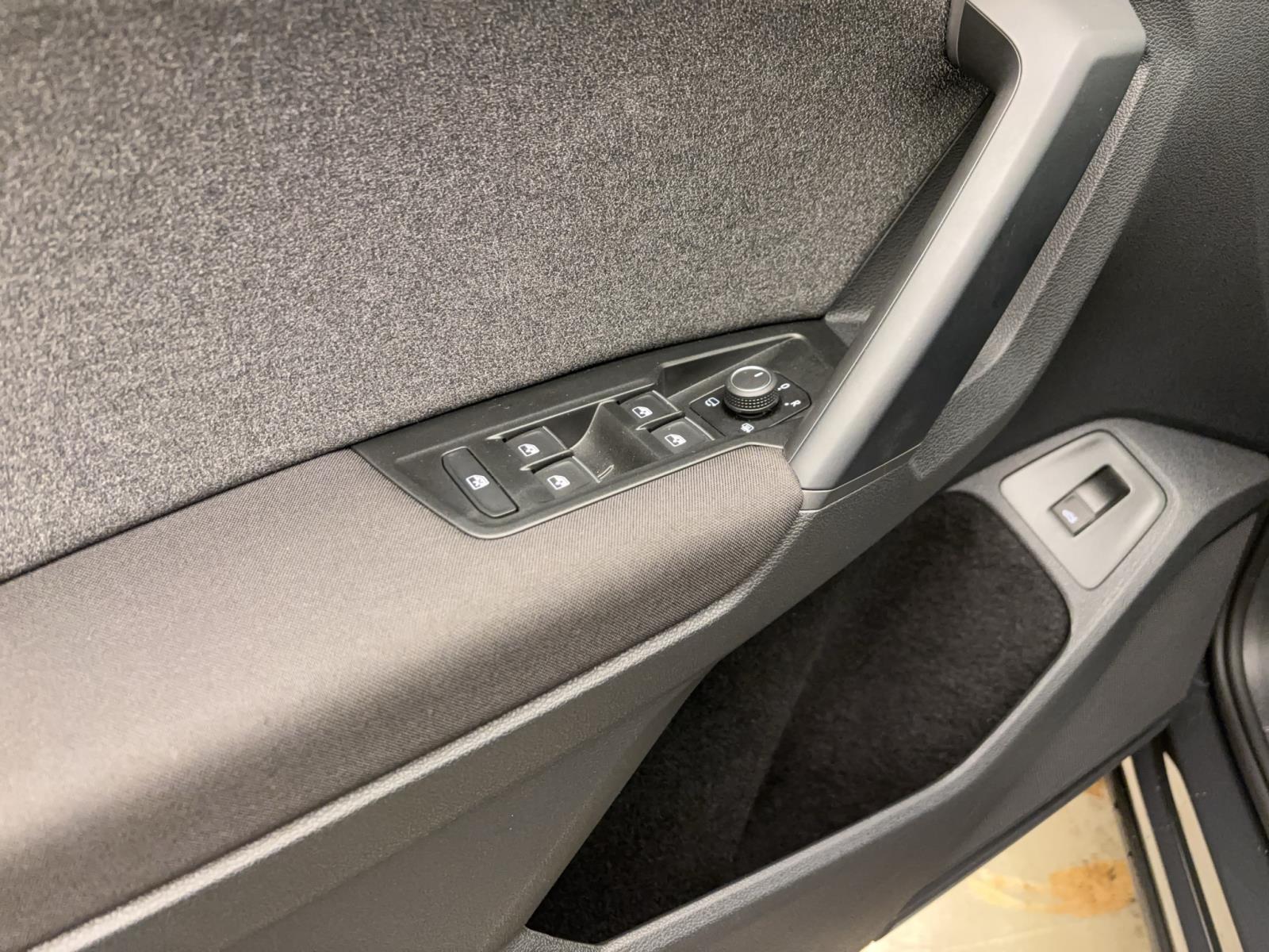 Volkswagen Tiguan 2.0 TDI Move AHK ACC PDC Kamera LED Navi Sitzhzg