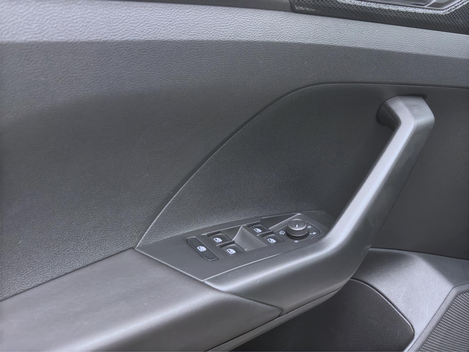 Bild 9: Volkswagen T-Cross 1.0 TSI LIFE NAVI D.COCKPIT KLIMA