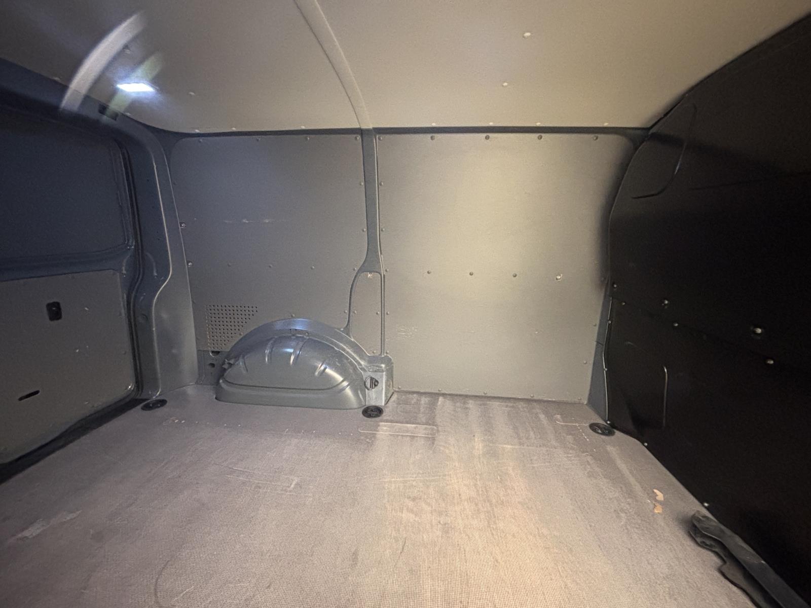 Volkswagen T6.1 Transporter Kasten 2,0 TDI Navi/AHK/Klima