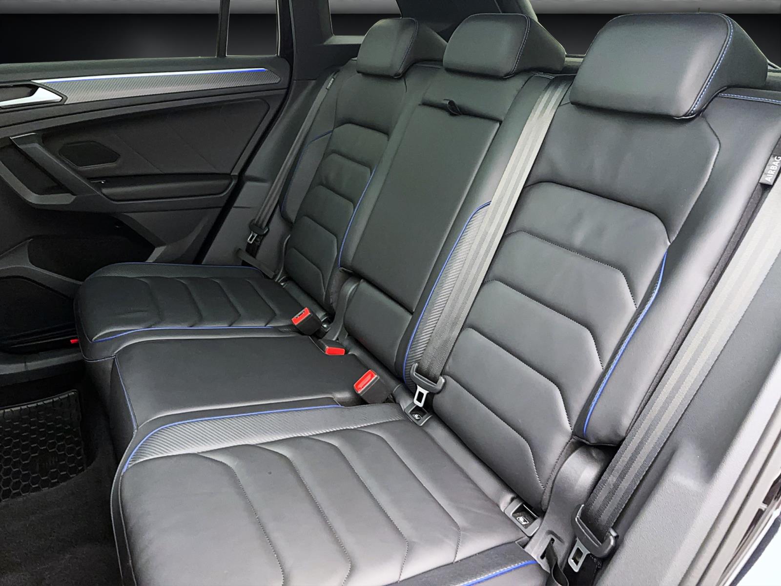 Volkswagen Tiguan 2.0 TSI DSG R Black Style 4MotionPano AHK ACC AreaView IQ.Light Harman