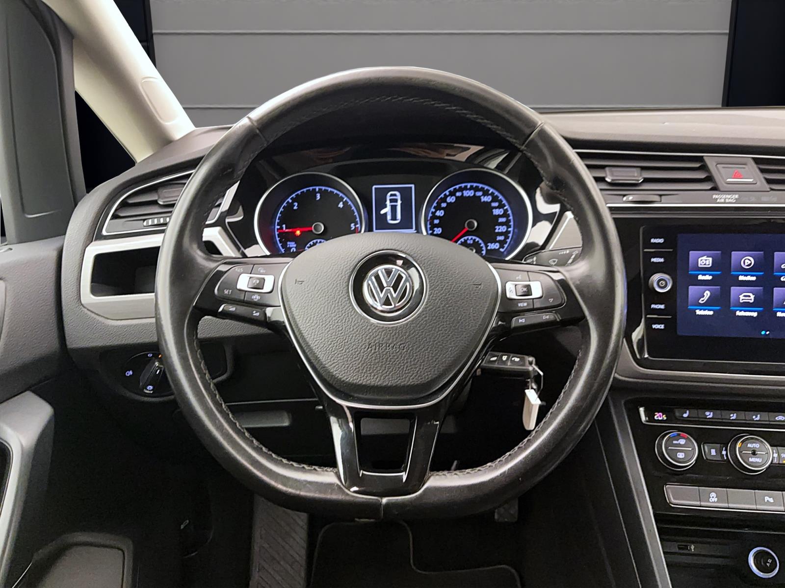 Volkswagen Touran 2.0 TDI Comfortline Standhzg AHK Navi LED RearView ACC Family-Paket
