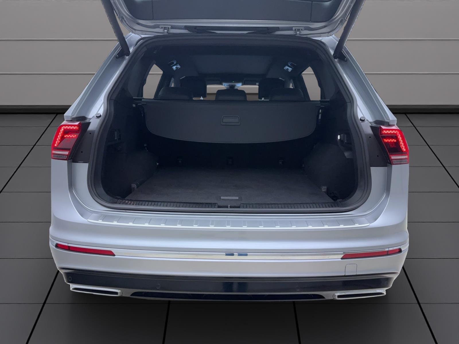 Volkswagen Tiguan Allspace 2.0 TDI DSG R-Line 4Motion Standhzg Pano AHK Navi RearView DYNAUDIO