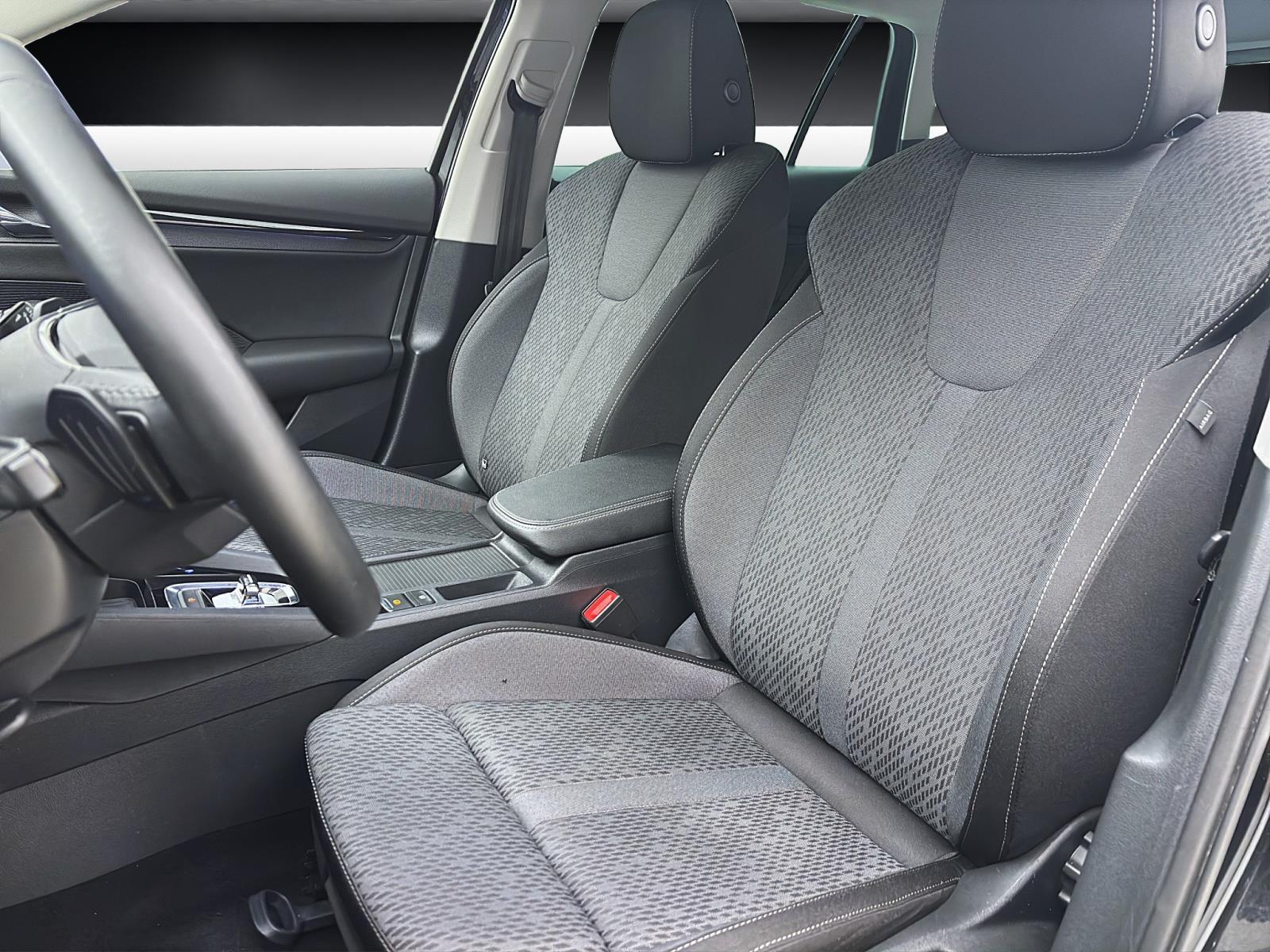 Skoda Octavia Combi 1.5 eTSI DSG CleverPDC Kamera LED Navi SmartLink Sitzhzg