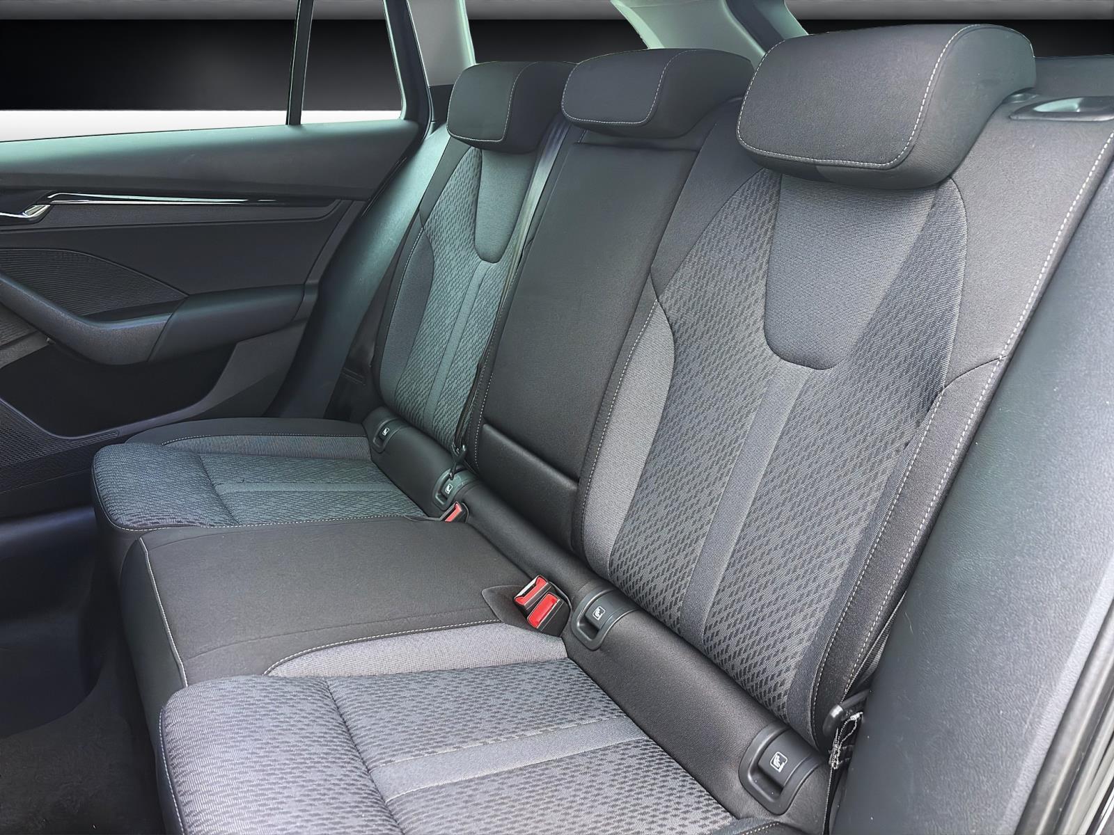 Skoda Octavia Combi 1.5 eTSI DSG CleverPDC Kamera LED Navi SmartLink Sitzhzg