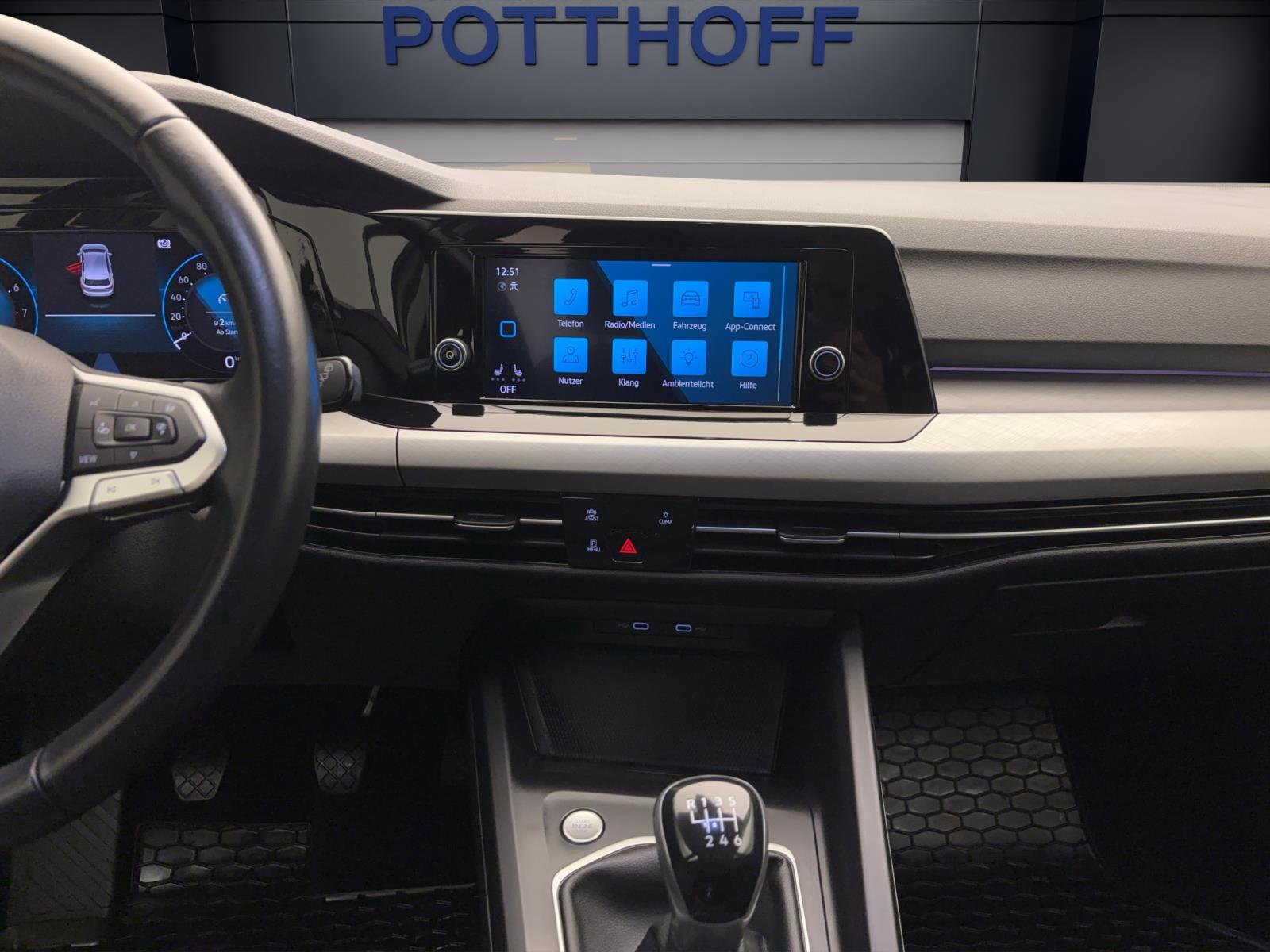 Volkswagen Golf 1.5 TSI LIFE AHK LED PDC SITZHZG