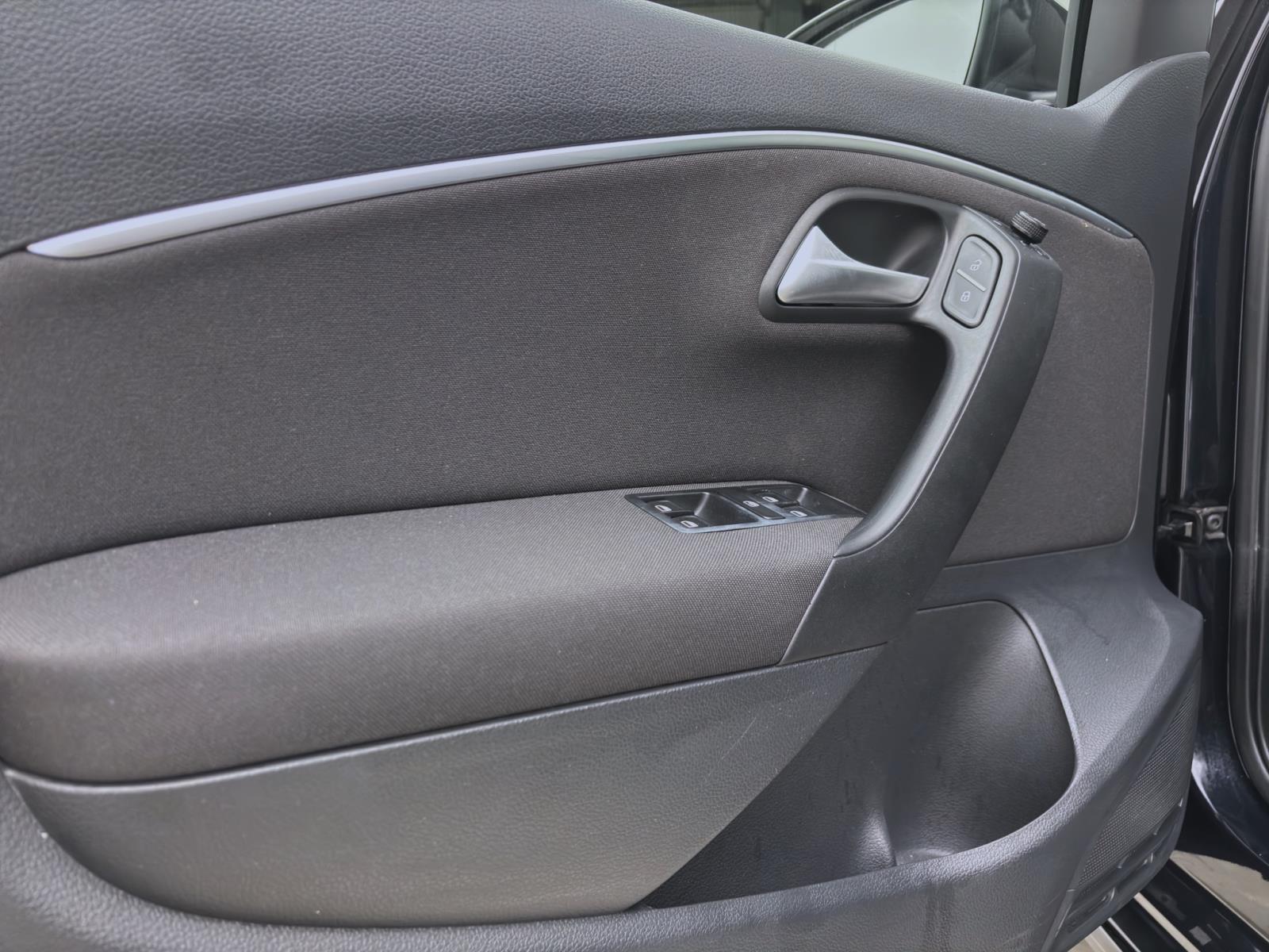 Volkswagen Polo 1.2 TSI Lounge Pano PDC LED Navi Winter Tempo Klima