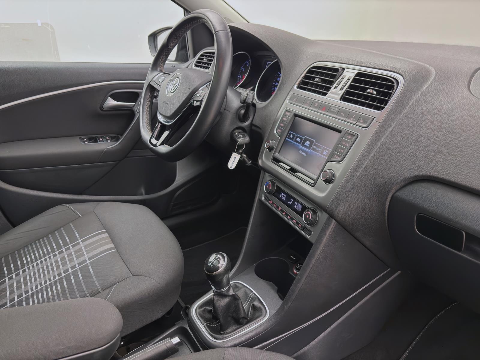 Volkswagen Polo 1.2 TSI Lounge Pano PDC LED Navi Winter Tempo Klima