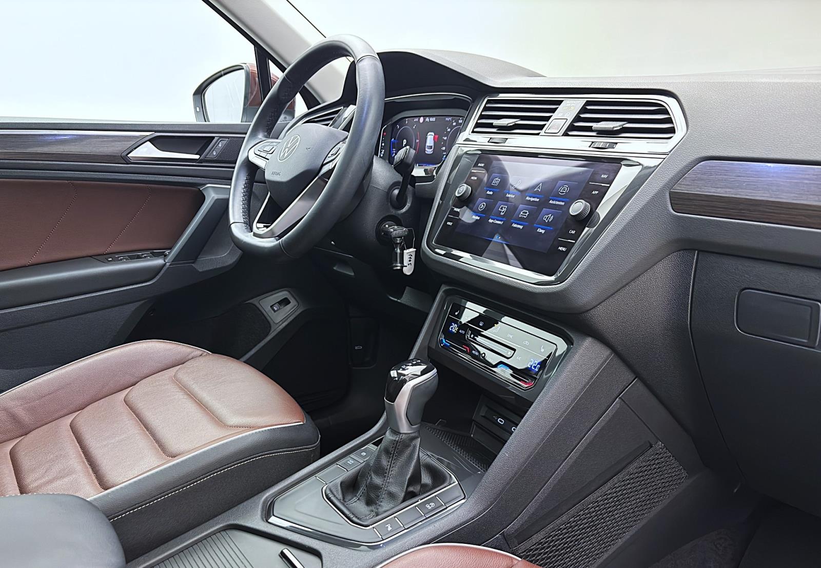 Volkswagen Tiguan 2.0 TDI DSG ELEGANCE PANO AHK IQ.LIGHT NAVI