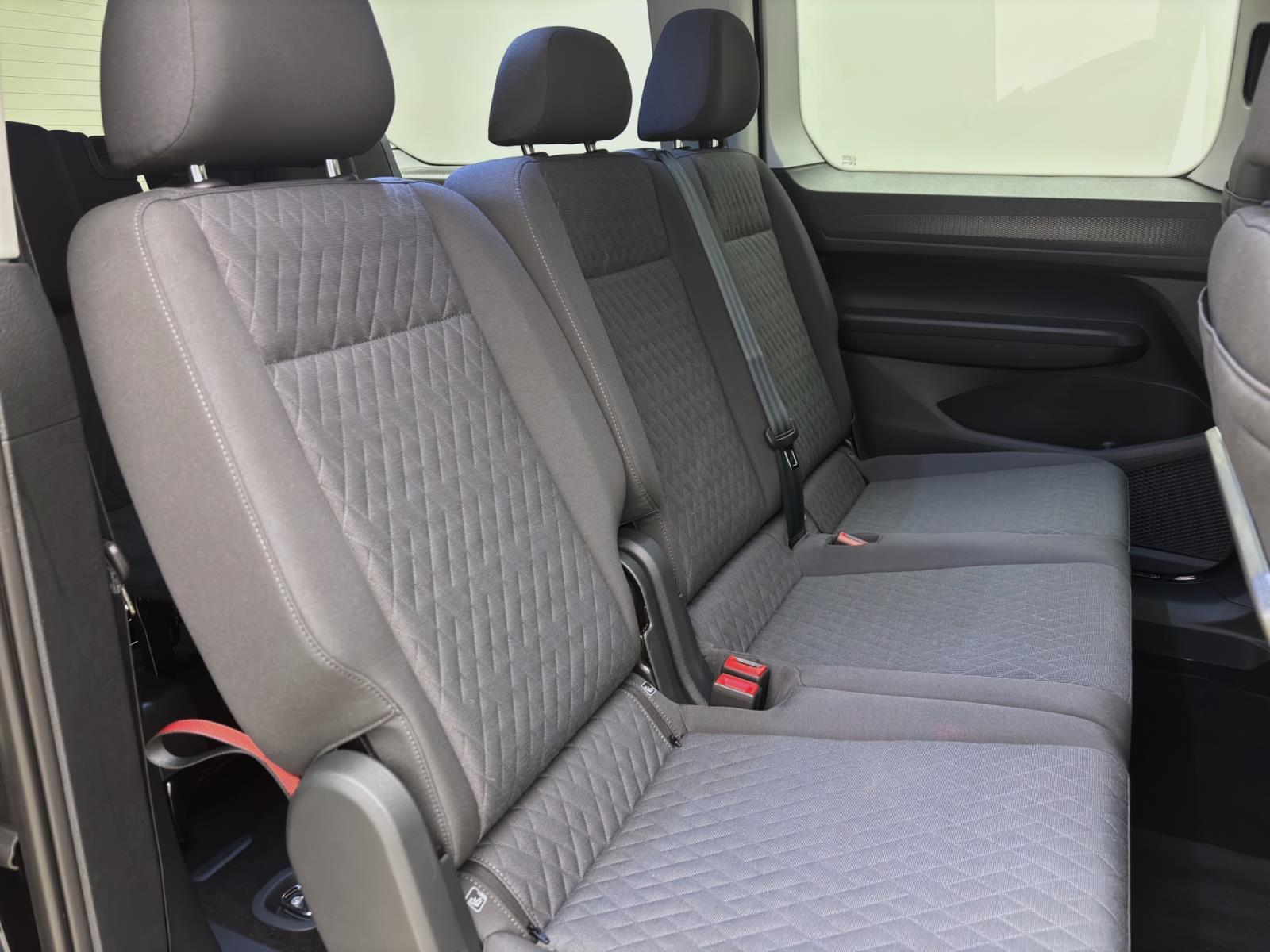 Volkswagen Caddy Maxi 1.5 TSI LIFE LED NAVI STDHZG PDC LM17