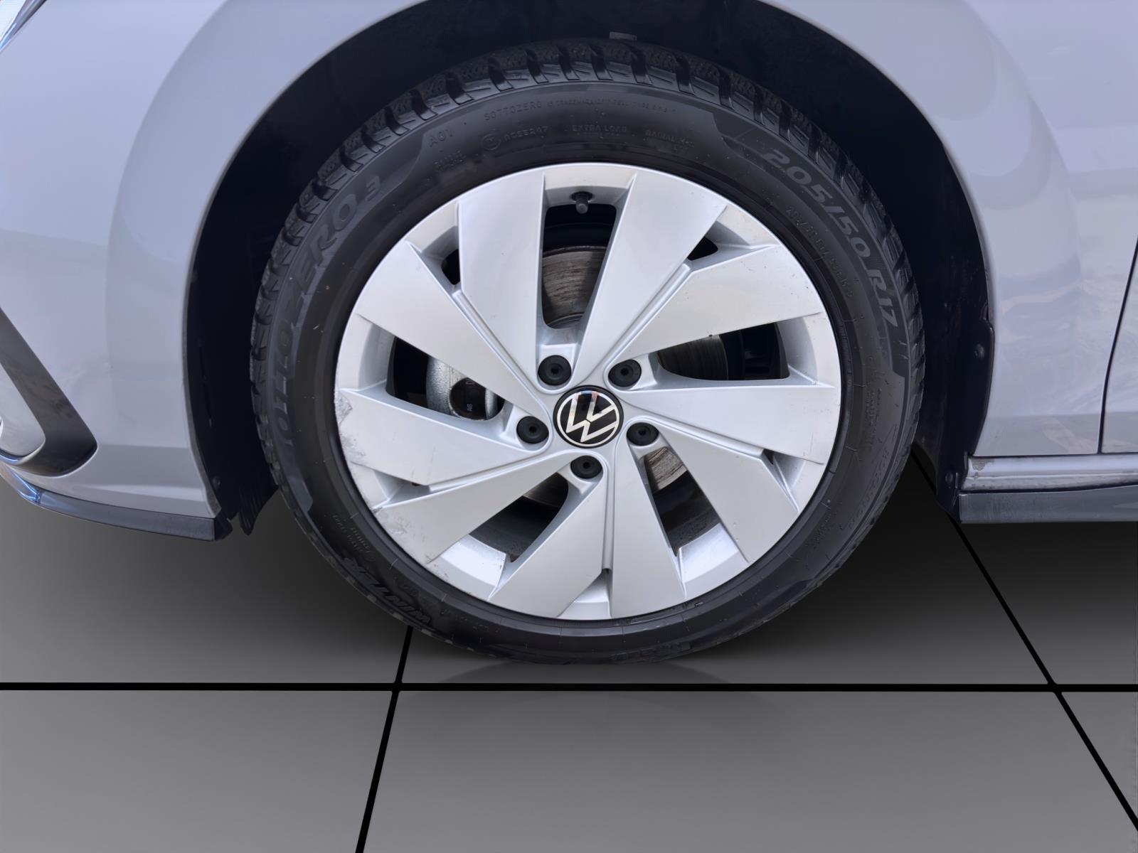 Volkswagen Golf Variant 1.5 eTSI DSG R-LINE KAMERA ACC LED