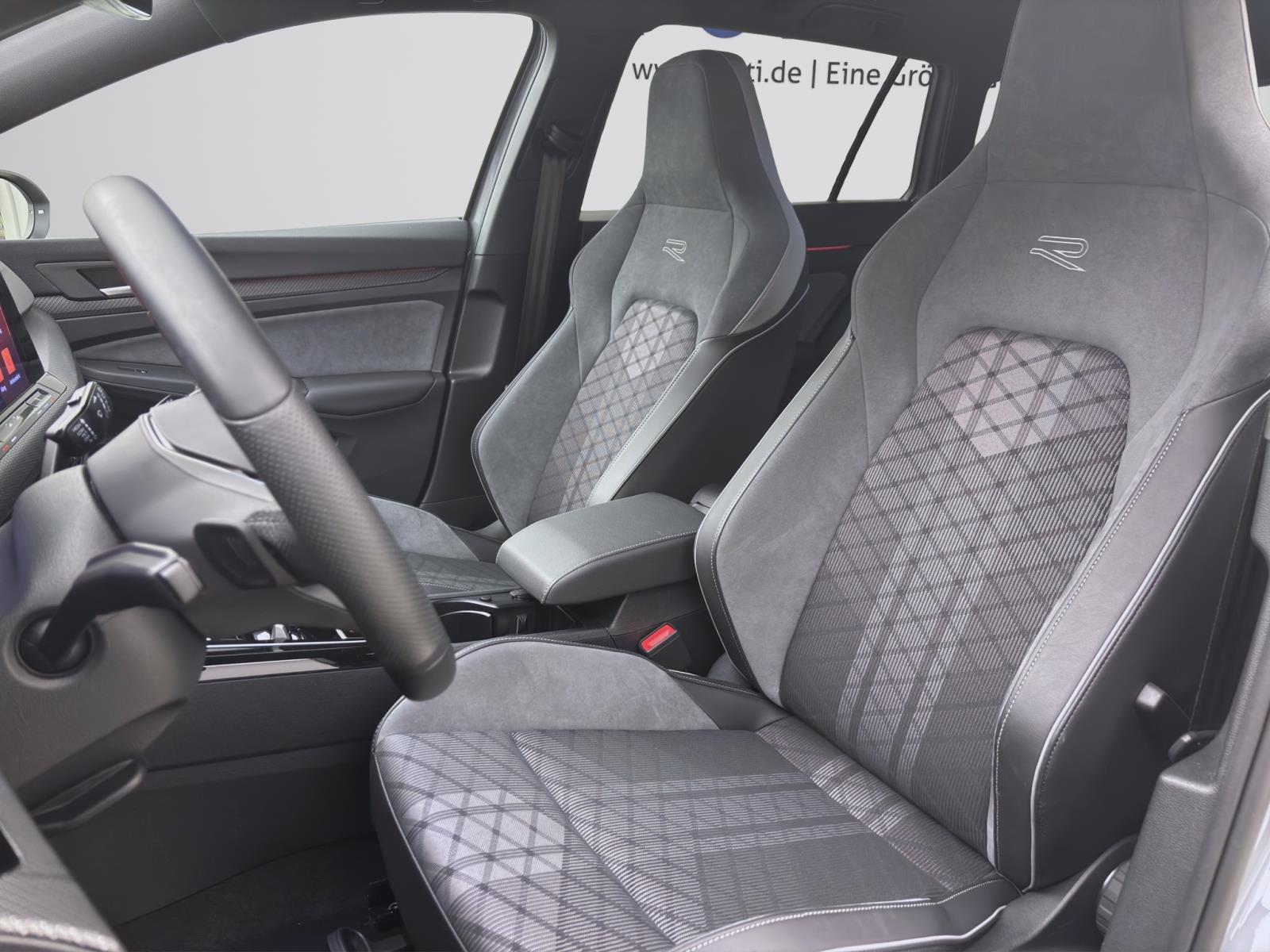 Volkswagen Golf Variant 1.5 eTSI DSG R-LINE KAMERA ACC LED