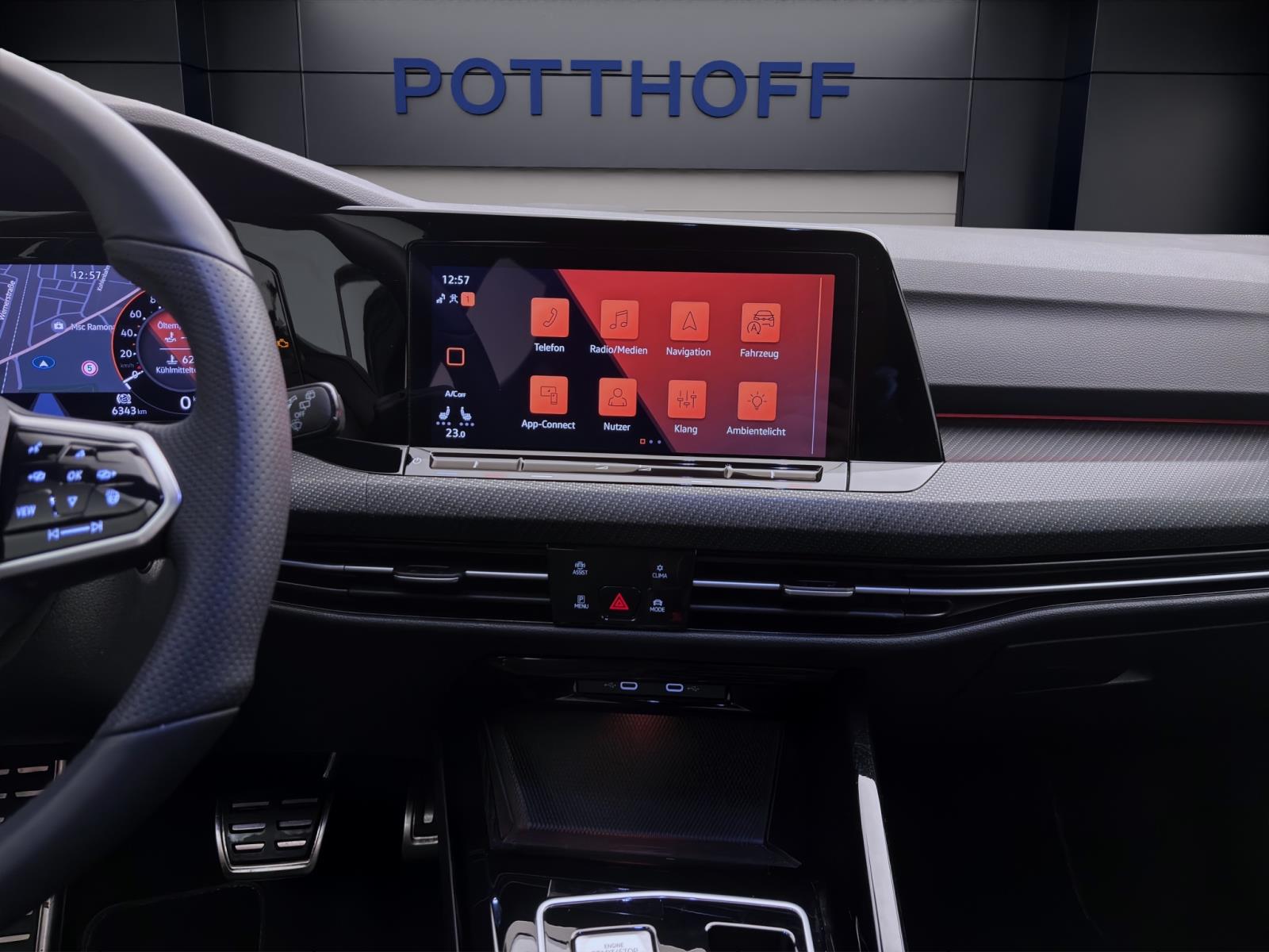 Volkswagen Golf Variant 1.5 eTSI DSG R-LINE KAMERA ACC LED
