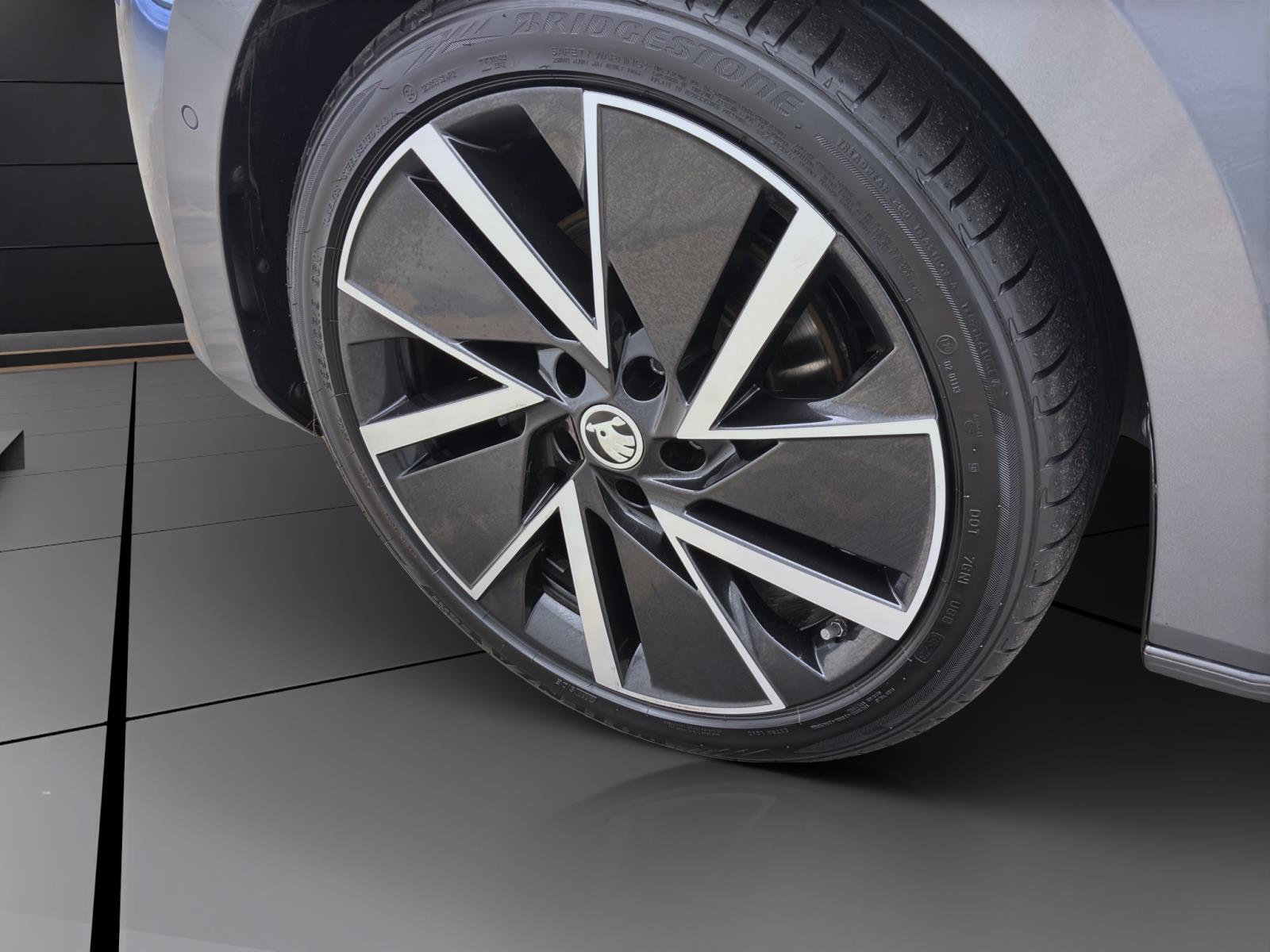 Skoda Superb Combi 2.0 TDI DSG STYLE STANDHZG MATRIX ACC
