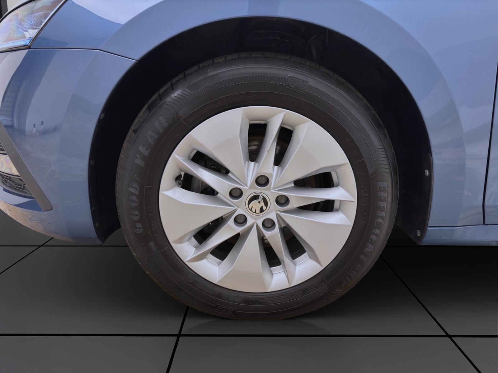 Skoda Octavia Combi 2.0 TDI DSG Ambition Navi LED ACC PDC Sitzhzg LaneAssist
