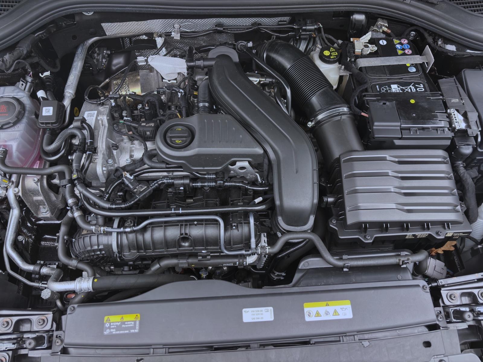 Volkswagen Passat Variant 1.5 eTSI DSG BUSINESS NAVI AHK SITZHZG PDC