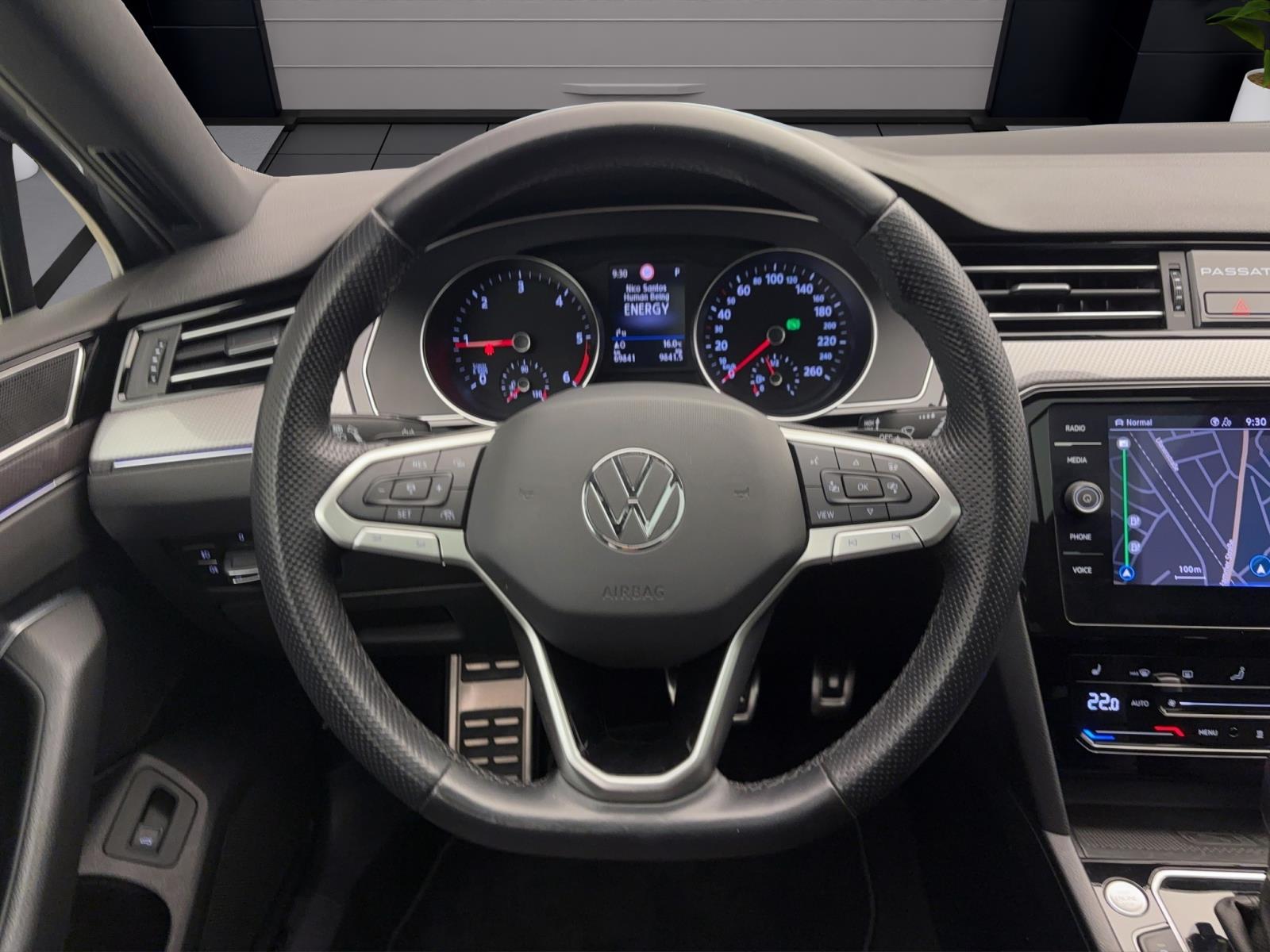 Volkswagen Passat Variant 2.0 TDI DSG Alltrack 4Motion Standhzg Pano AHK ACC ParkAssist IQ.Light
