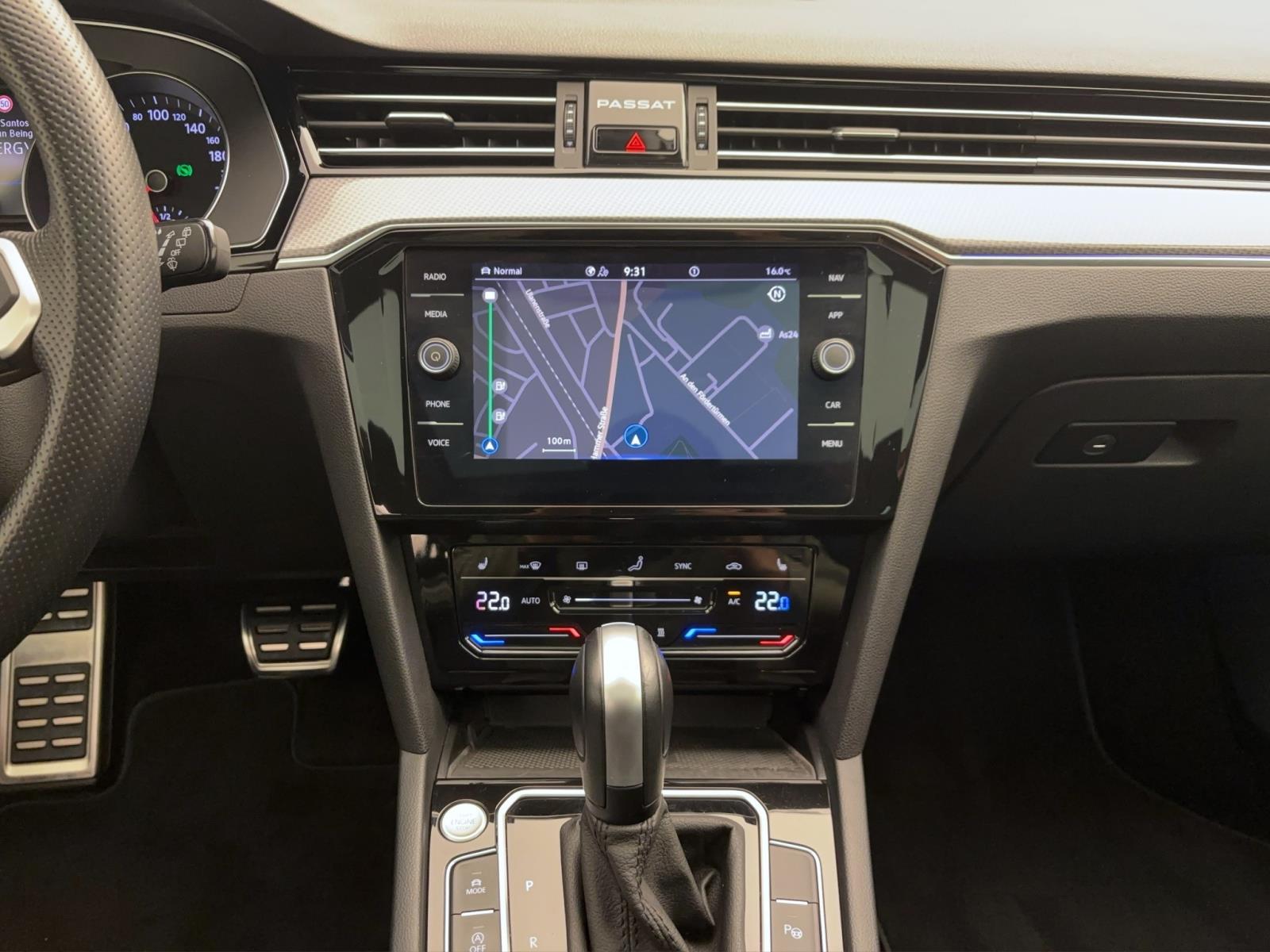 Volkswagen Passat Variant 2.0 TDI DSG Alltrack 4Motion Standhzg Pano AHK ACC ParkAssist IQ.Light
