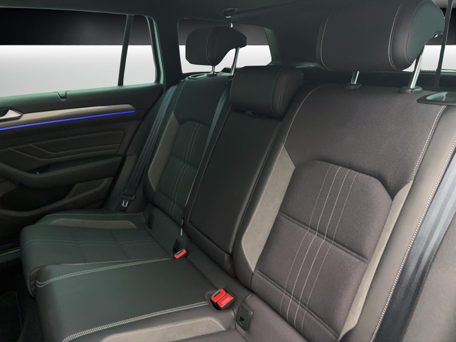 Volkswagen Passat Variant 2.0 TDI DSG Alltrack 4Motion Standhzg Pano AHK ACC ParkAssist IQ.Light