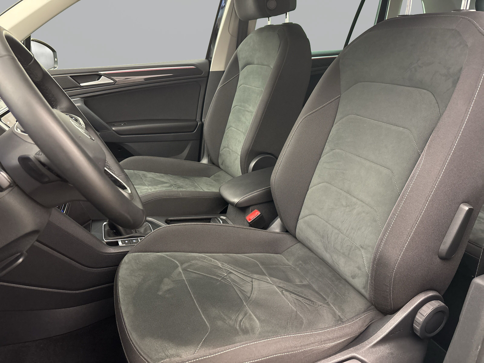 Volkswagen Tiguan 2.0 TDI DSG Elegance Matrix AHK Navi RearView TravelAssist