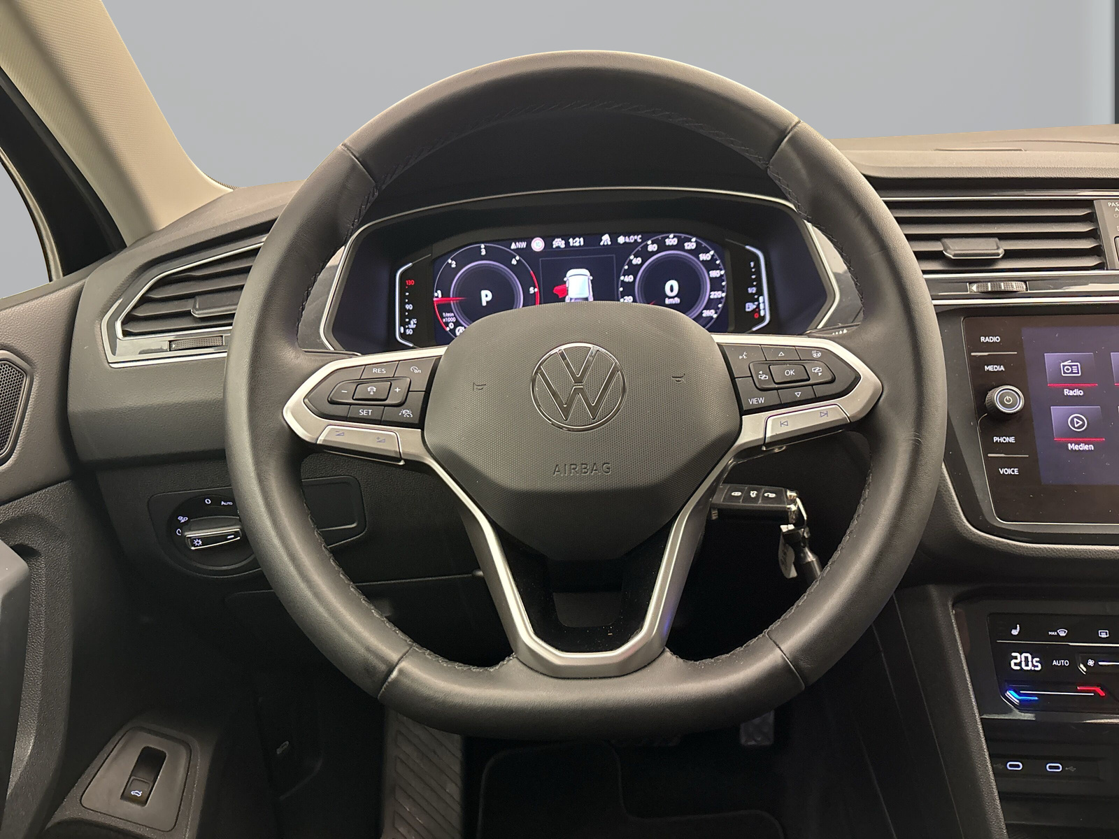 Volkswagen Tiguan 2.0 TDI DSG Elegance Matrix AHK Navi RearView TravelAssist