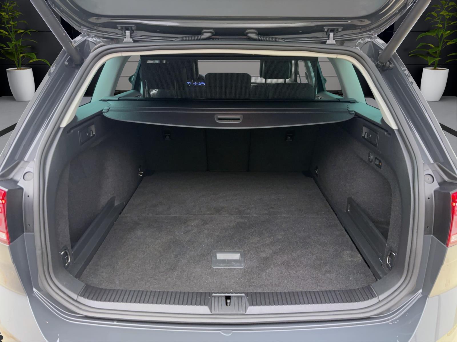 Volkswagen Passat Variant 2.0 TDI BusinessNavi AHK RearView LED TravelAssist