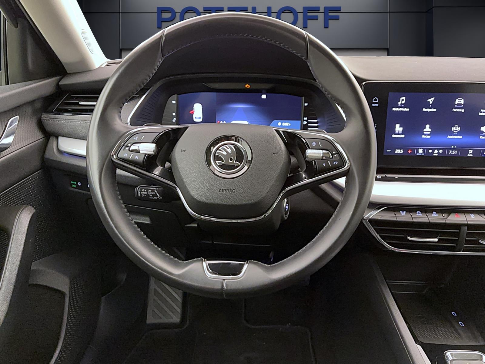 Skoda Octavia Combi 2.0 TDI DSG Style First Edition Navi LED ACC PDC Sitzhzg FrontAssist