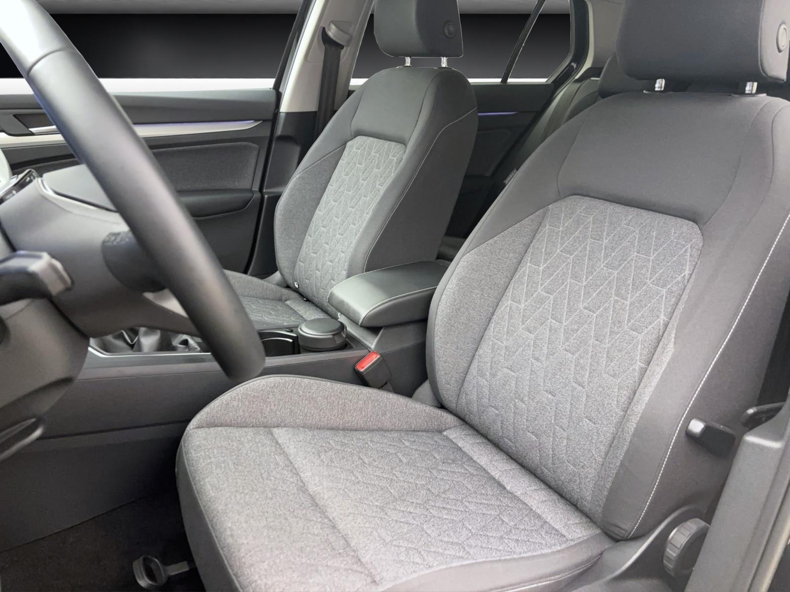 Volkswagen Golf 1.5 TSI MOVE NAVI LED PDC ACC