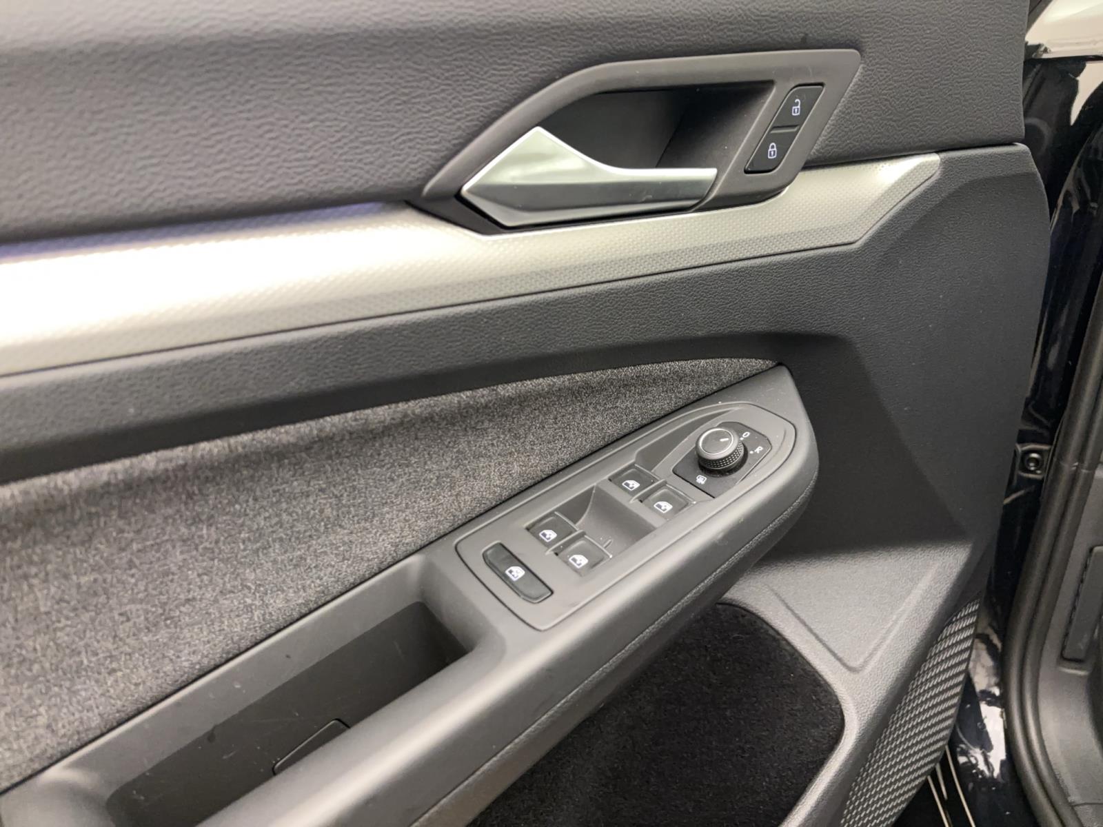 Volkswagen Golf 1.5 TSI MOVE NAVI LED PDC ACC