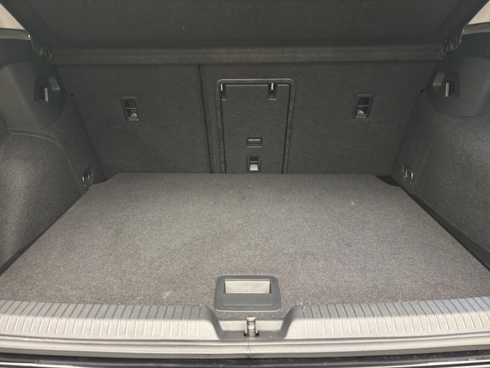 Volkswagen Golf 8 1.5 TSI Move Navi LED ACC PDC Sitzhzg LightAssist