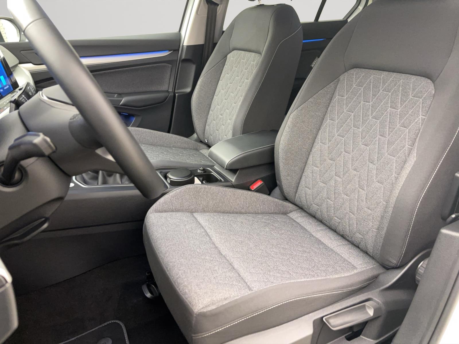 Volkswagen Golf 8 1.5 TSI Move Navi LED ACC PDC Sitzhzg LightAssist