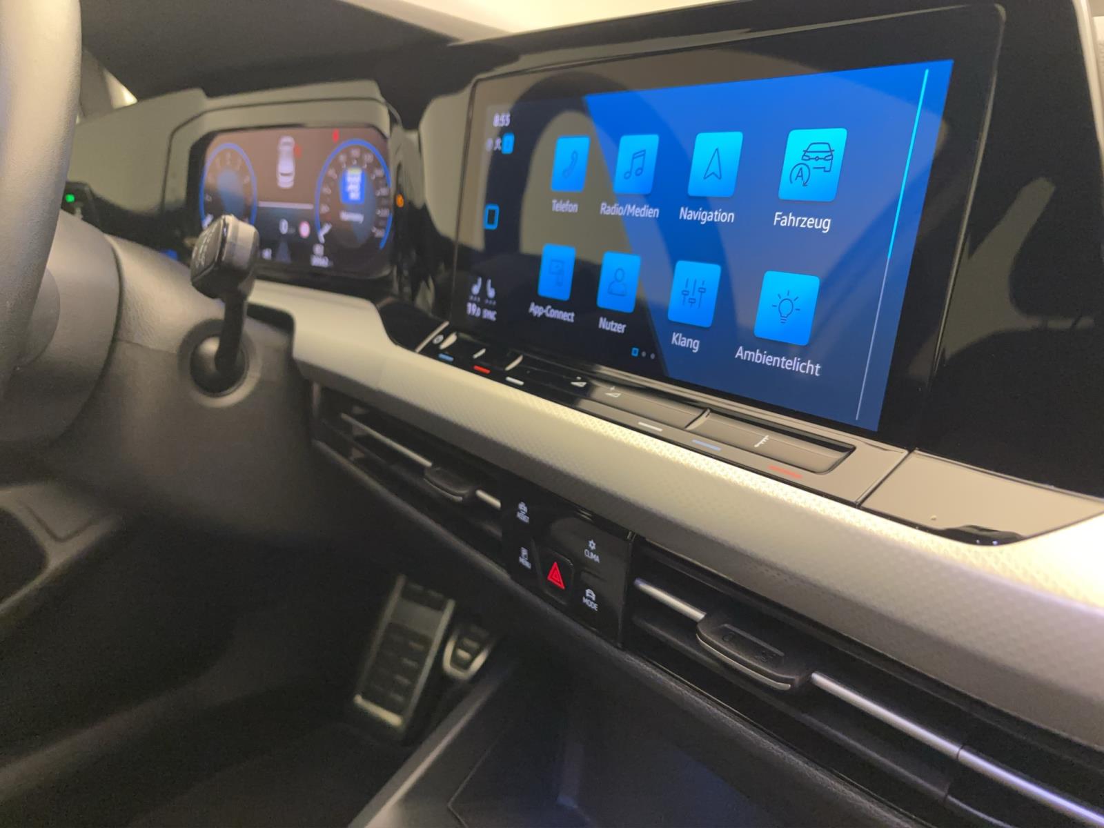 Volkswagen Golf 8 1.5 TSI Move Navi LED ACC PDC Sitzhzg LightAssist