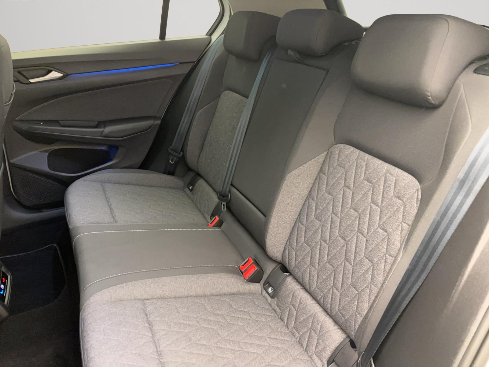 Volkswagen Golf 8 1.5 TSI Move Navi LED ACC PDC Sitzhzg LightAssist