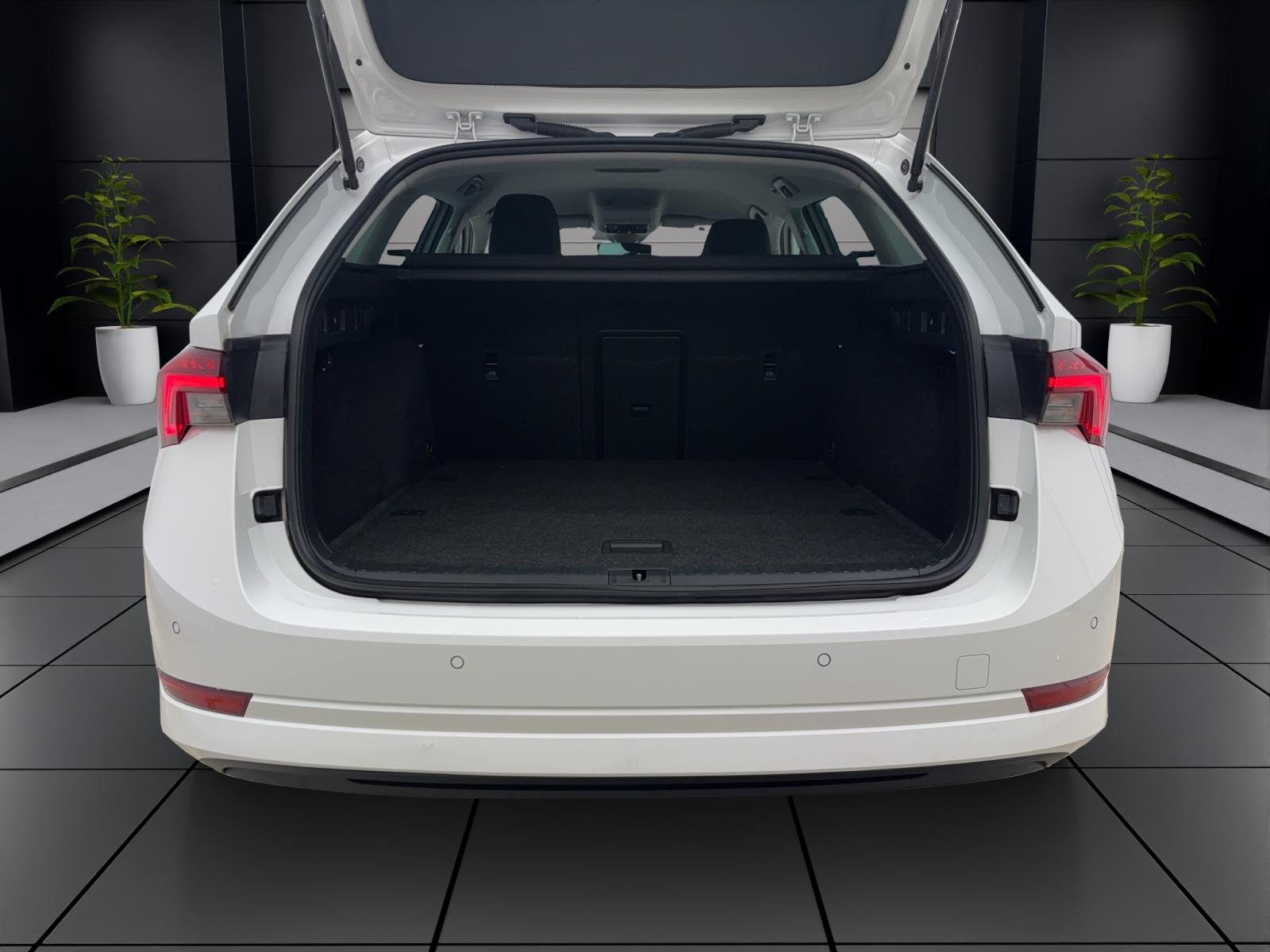 Skoda Octavia Combi 2.0 TDI STYLE NAVI HuD LED ACC