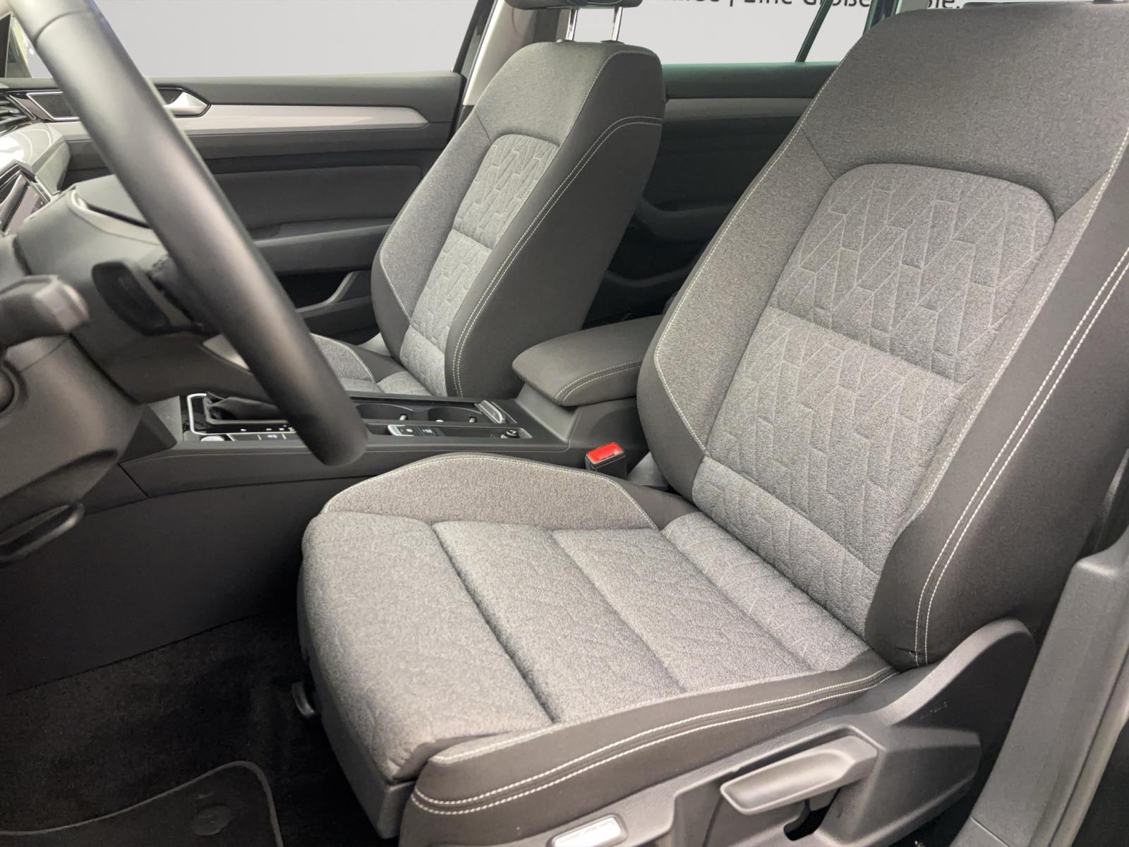 Volkswagen Passat Variant 2.0 TDI DSG Business AHK ACC PDC LED Navi AppConnect Sitzhzg