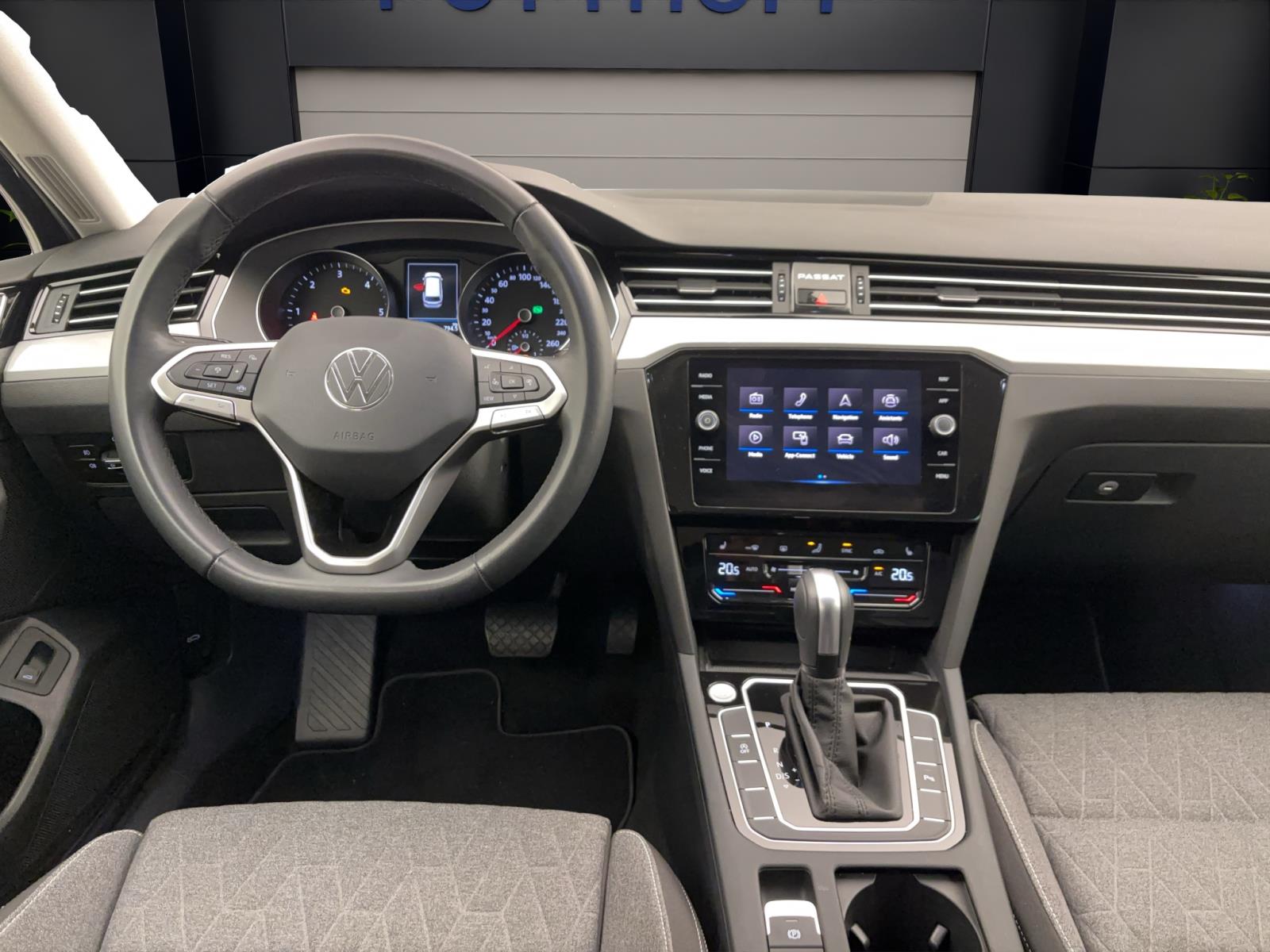 Volkswagen Passat Variant 2.0 TDI DSG Business AHK ACC PDC LED Navi AppConnect Sitzhzg